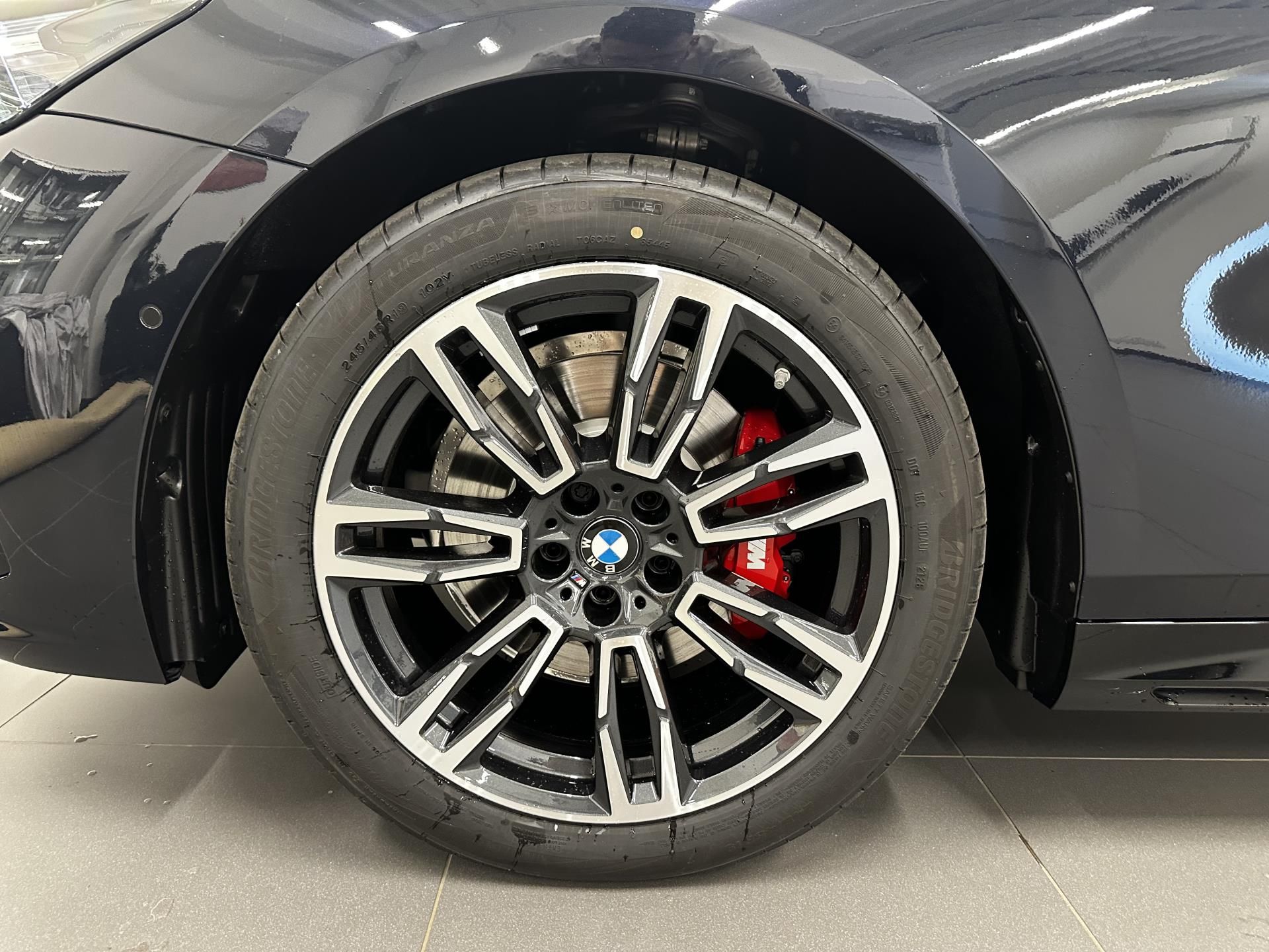 BMW Řada 5, 520d xDrive Sedan - fotka 3