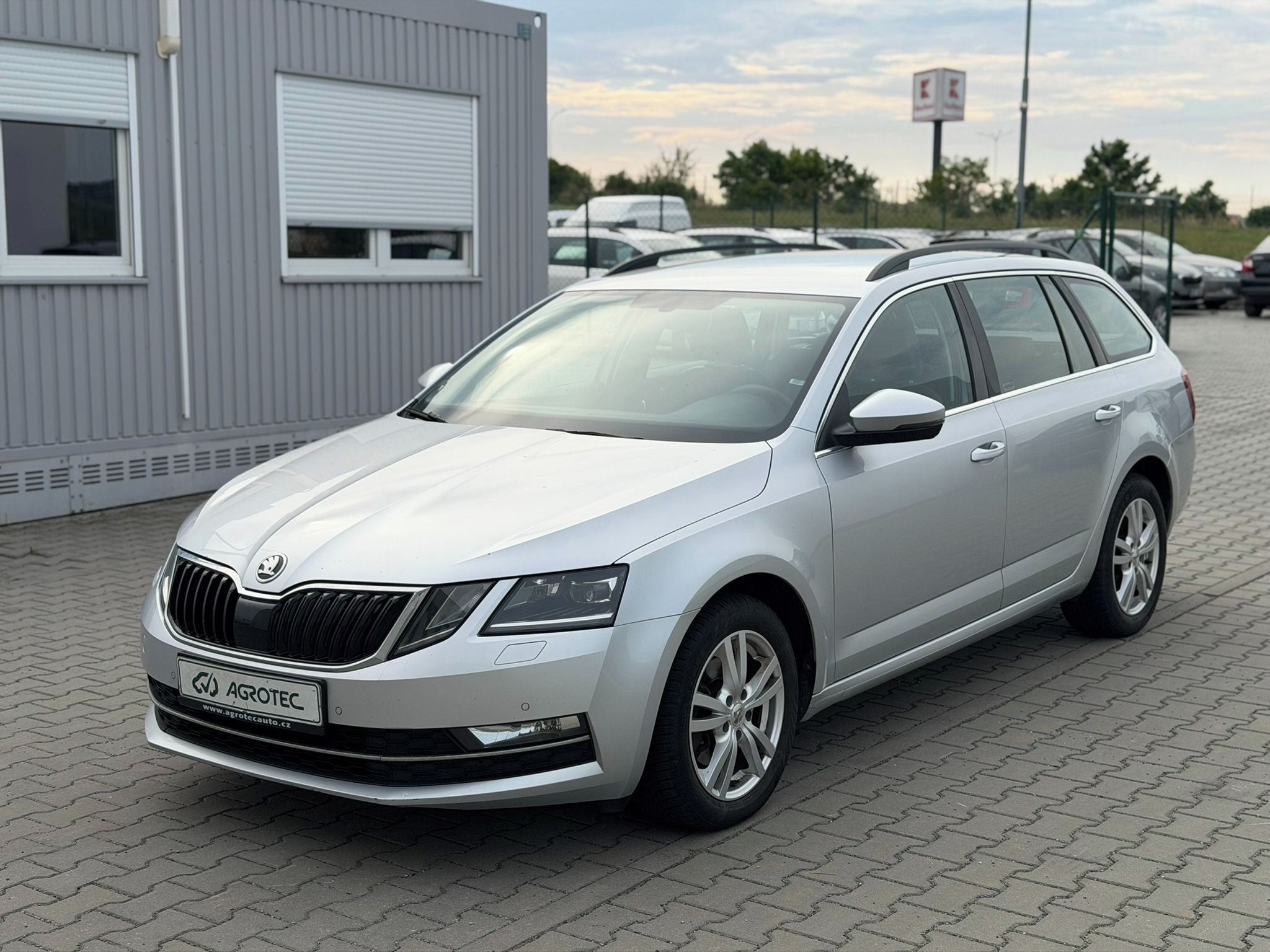 Škoda Octavia, 2.0 TDI 110kW Style Combi - fotka 3