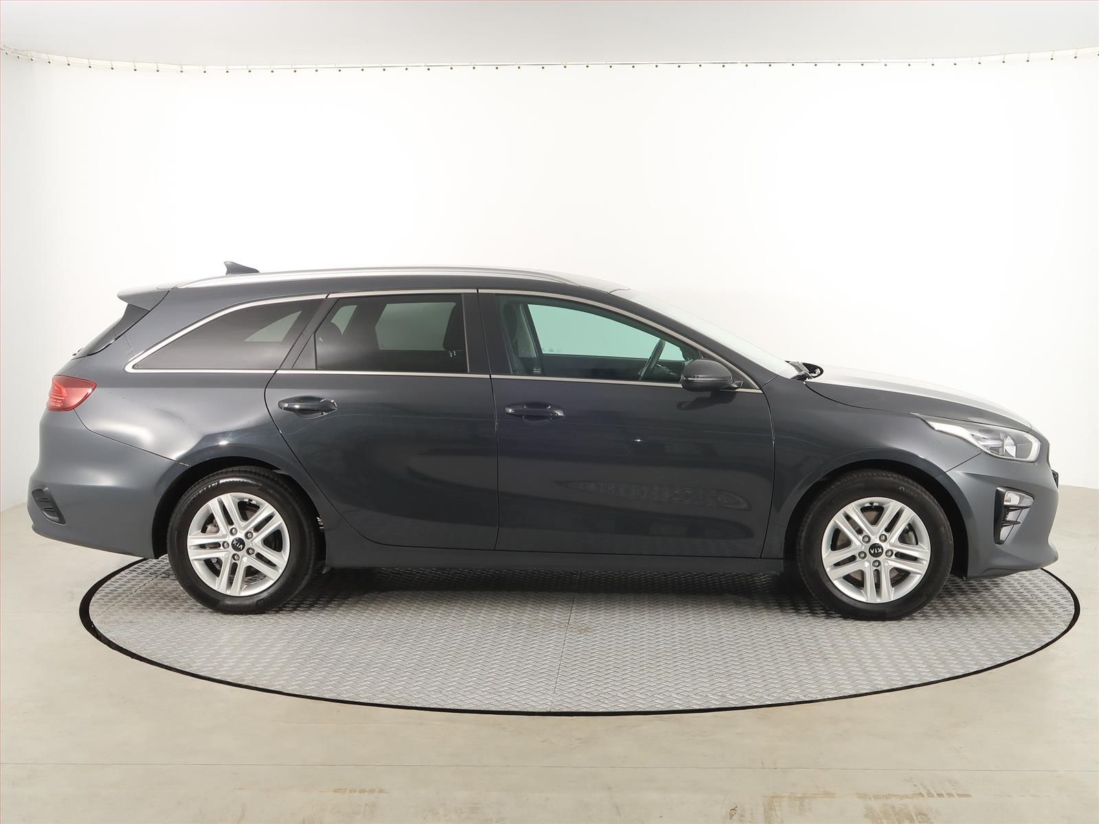 Kia Cee´d, 1.6 CRDi MHEV, Gold - fotka 6