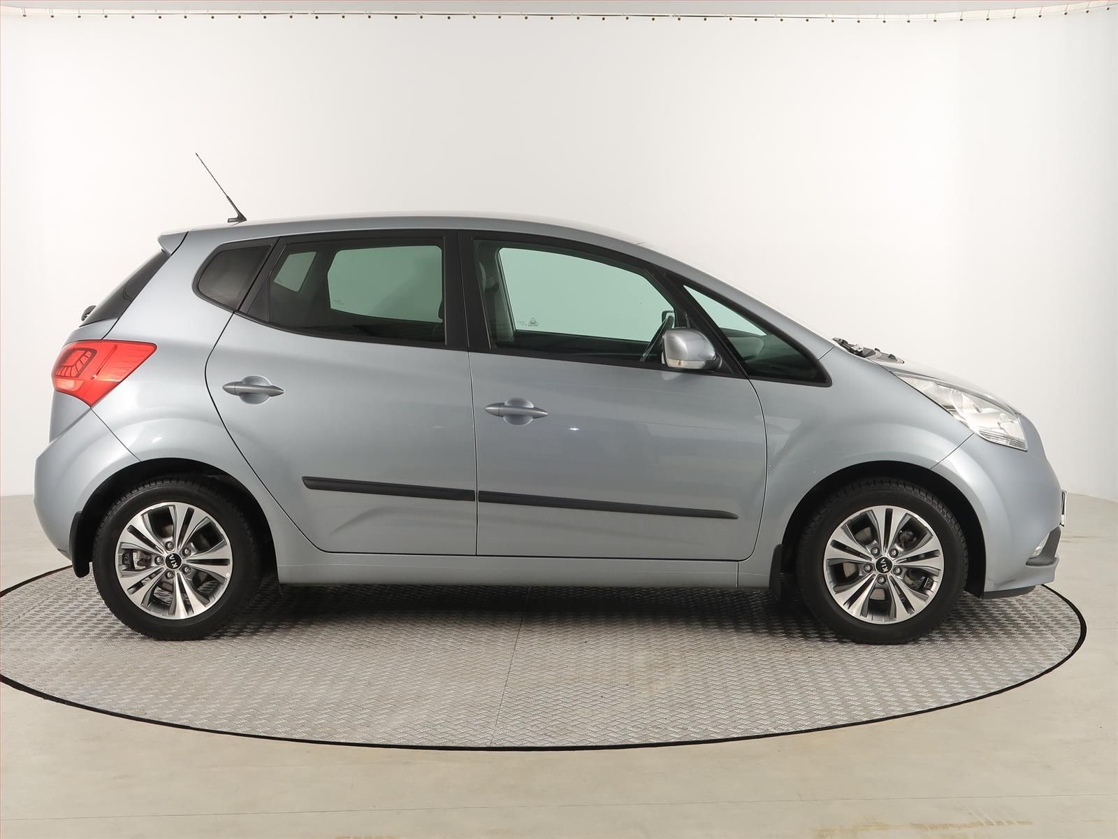 Kia Venga, 1.6 CVVT, Automat, Serv.kniha - fotka 6