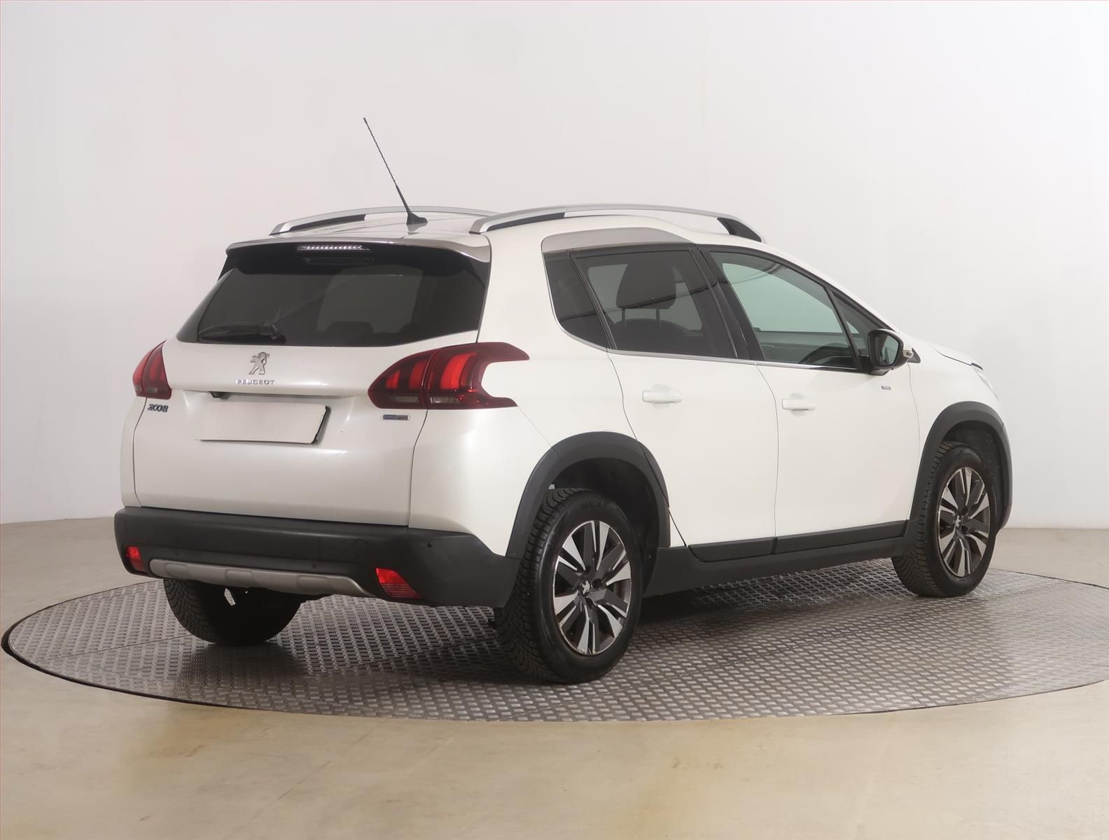 Peugeot 2008, 1.2 PureTech, Style, Automat - fotka 5