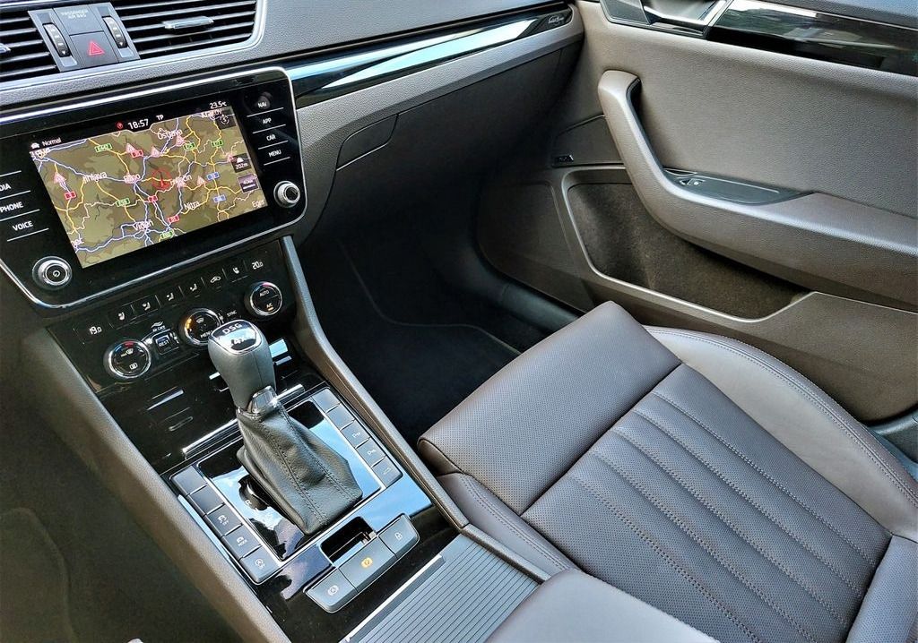 Škoda Superb, 2.0TSI L&aK DSG 4X4 - fotka 4