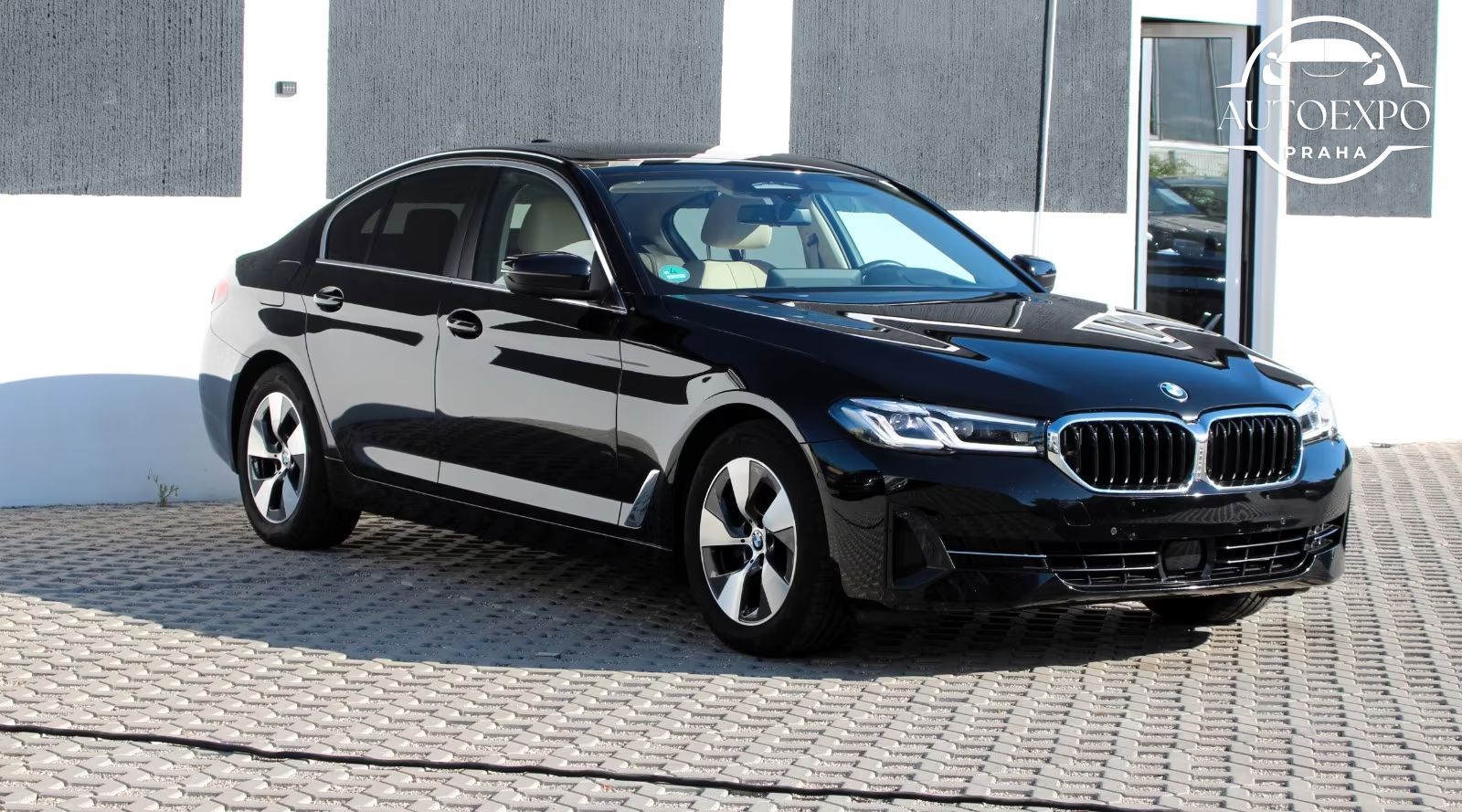 BMW Řada 5, 5 Limousine 520d - fotka 2