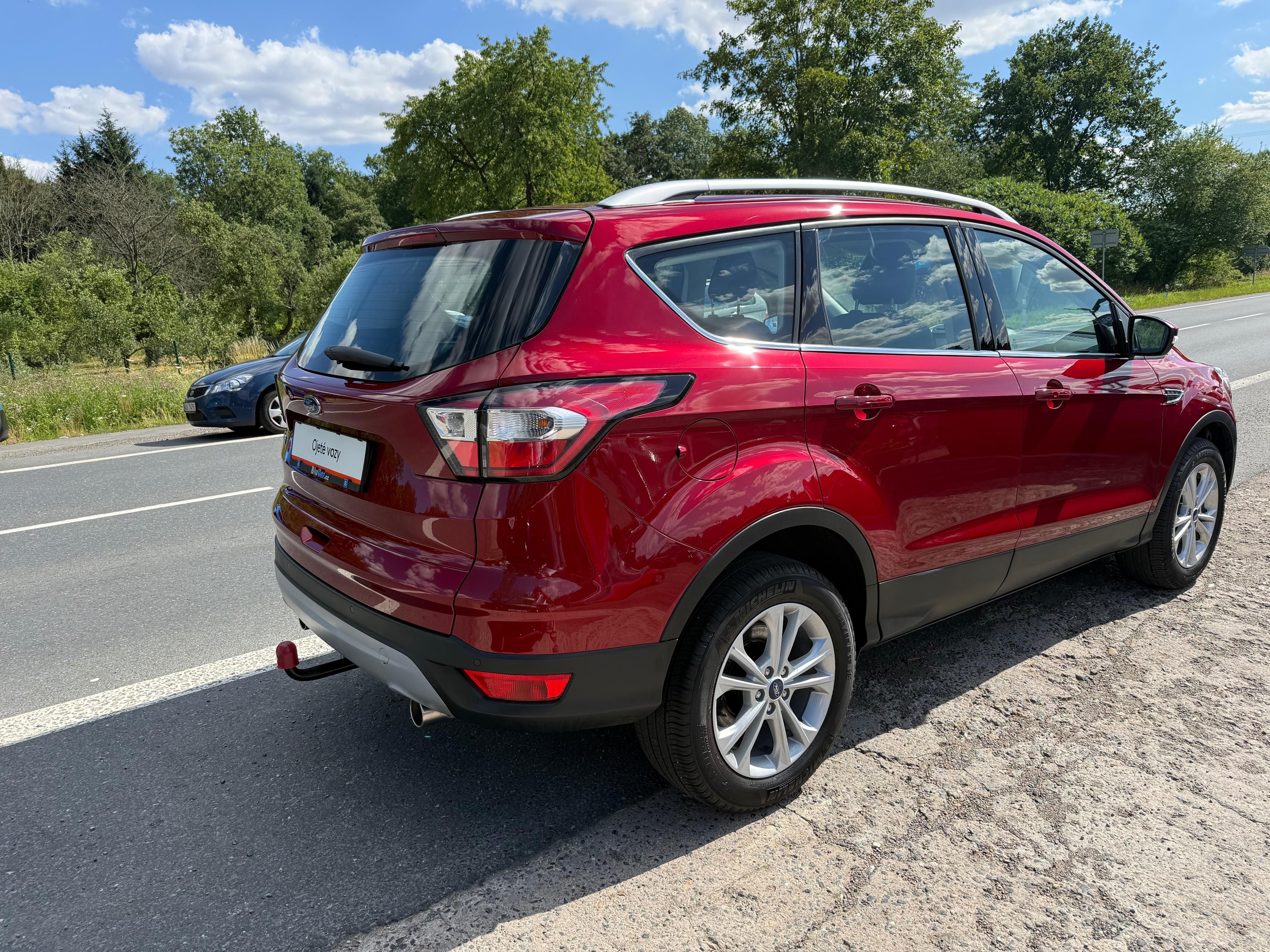 Ford Kuga, 1.5EcoBoost 110kW Titanium ČR - fotka 3