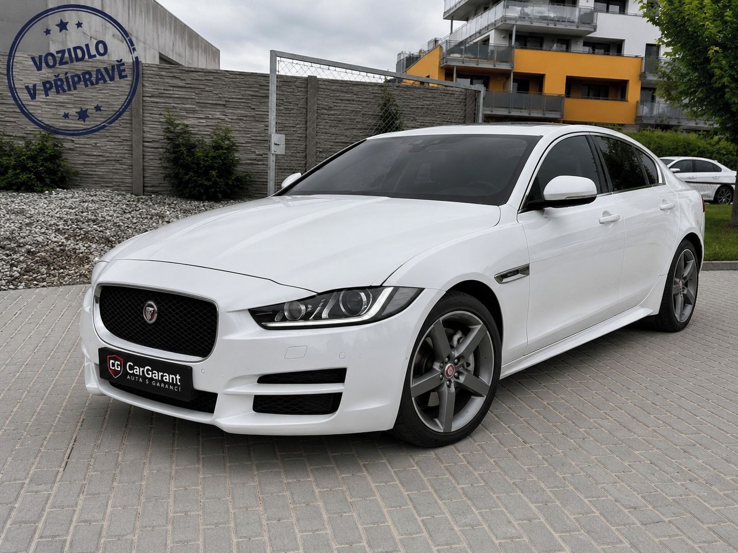 Jaguar XE, 2.0D 132KW,AWD,EXCLUSIVE,DPH, - fotka 2