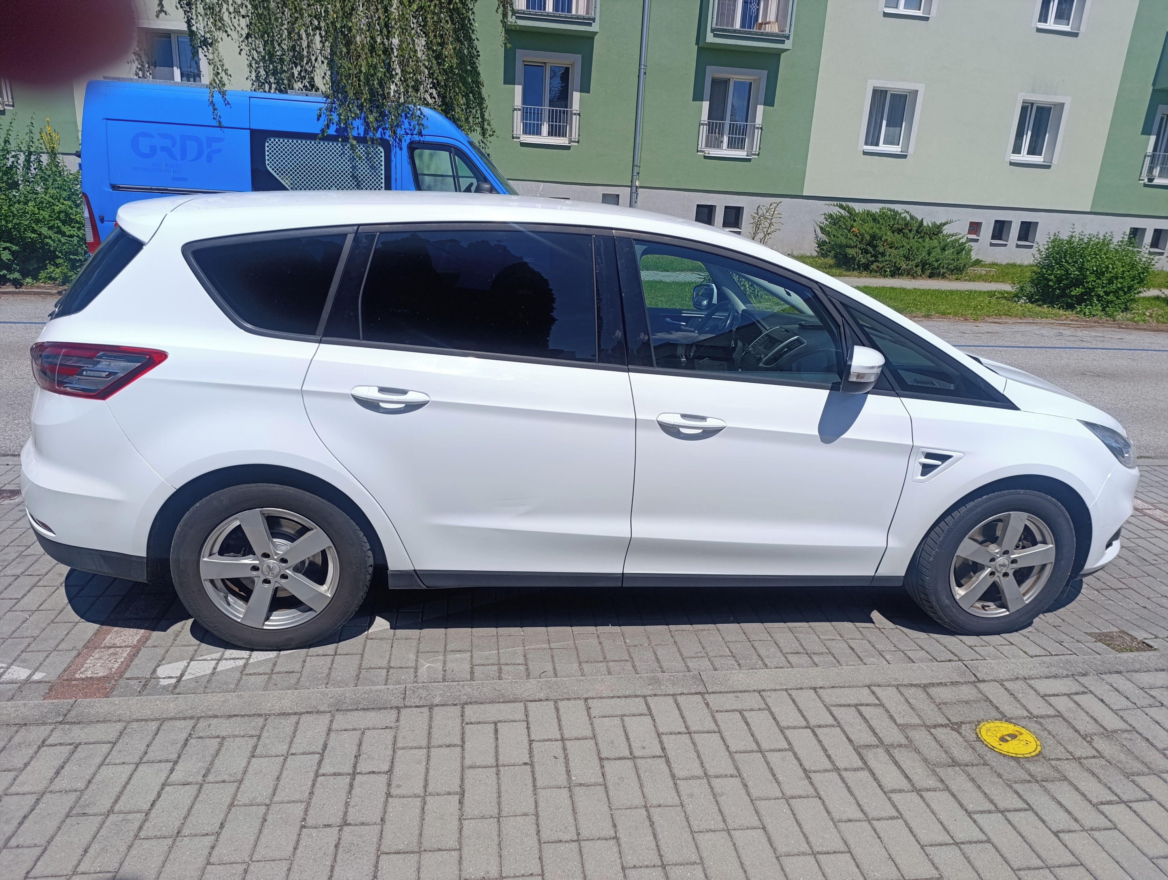 Ford S-MAX, 2.0 TDCi, 7 míst, nová STK - fotka 3