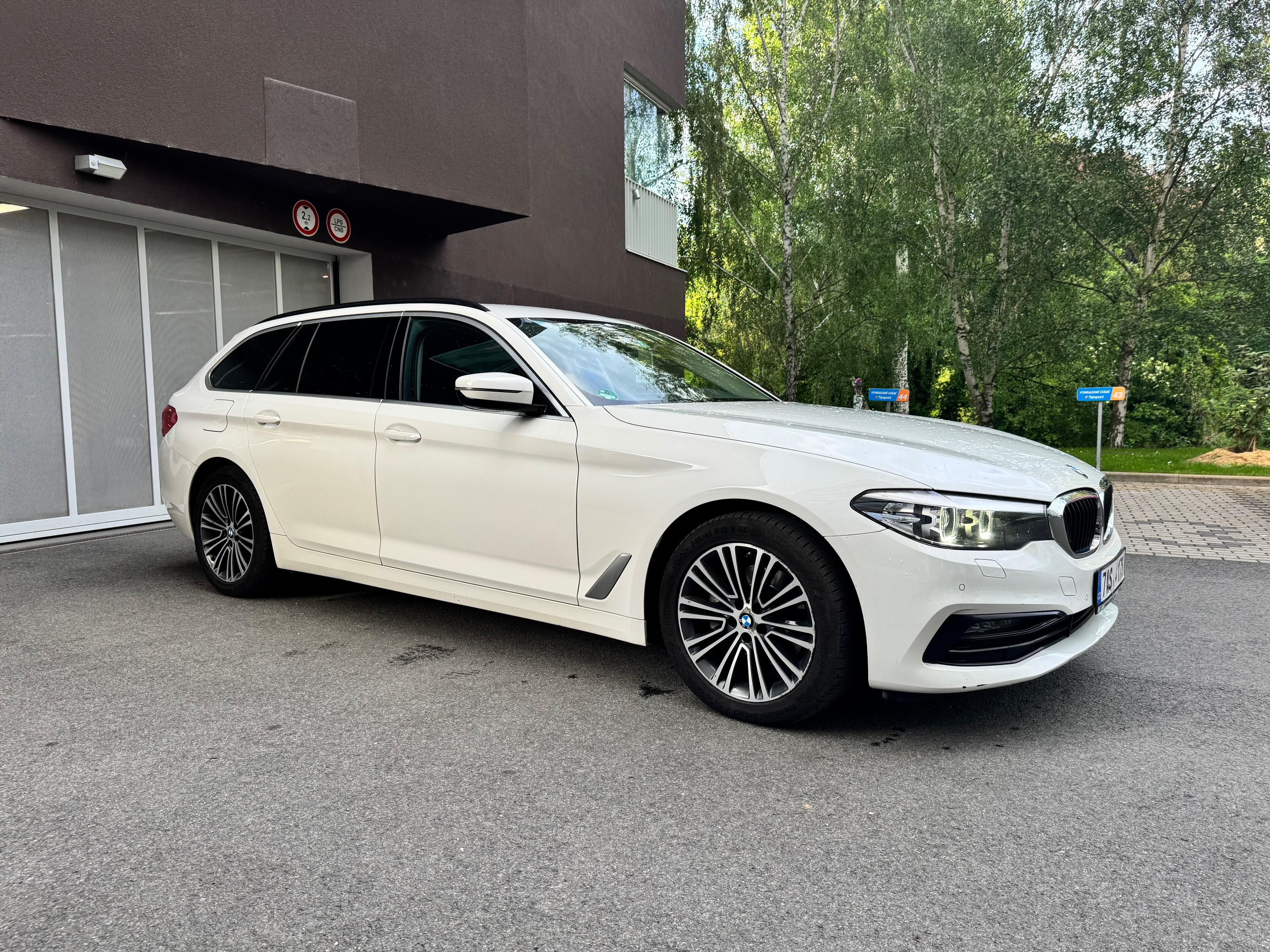 BMW Řada 5, 520d XDRIVE - fotka 4