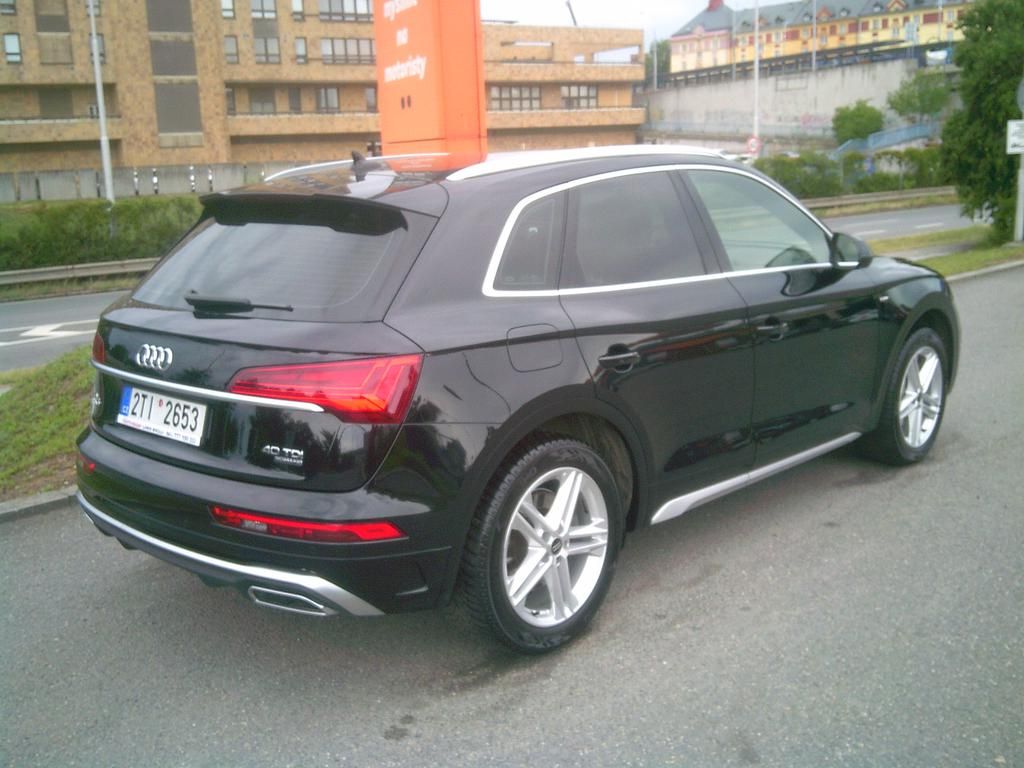Audi Q5, 2.0 TDi  S LINE 40  150kW - fotka 6