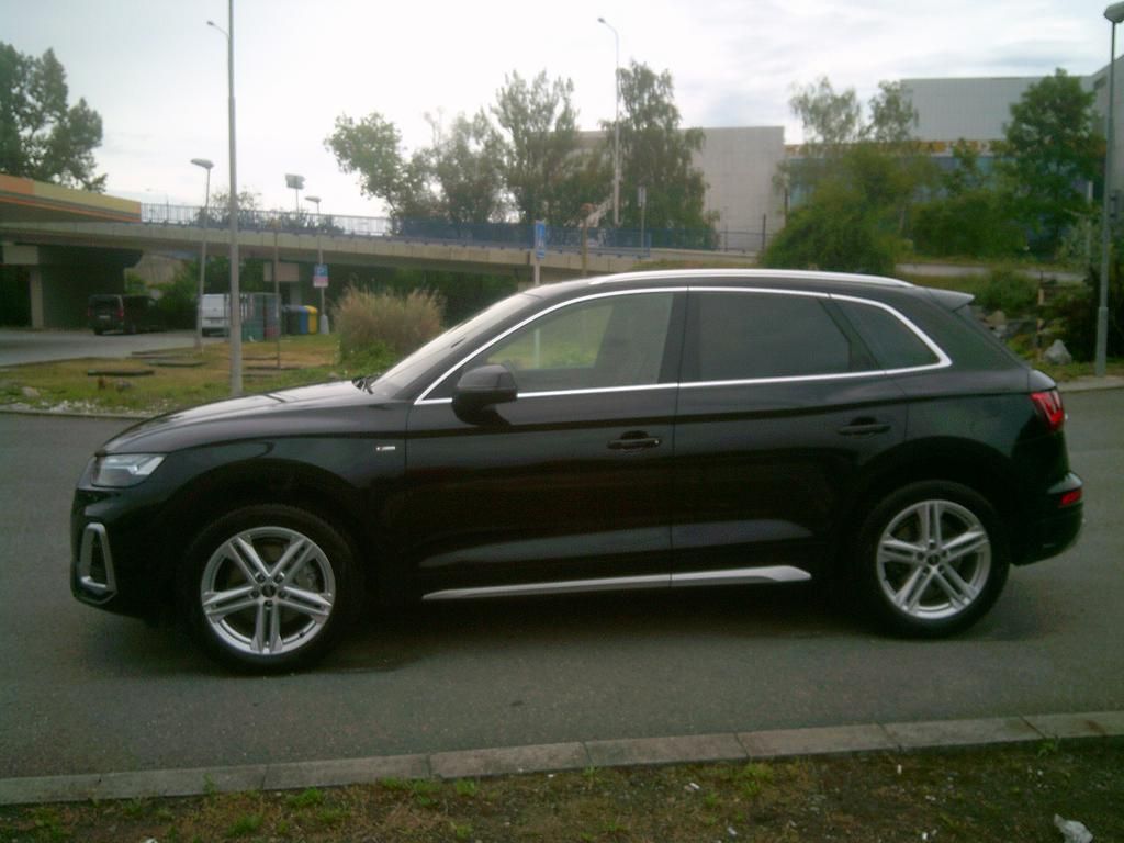 Audi Q5, 2.0 TDi  S LINE 40  150kW - fotka 2