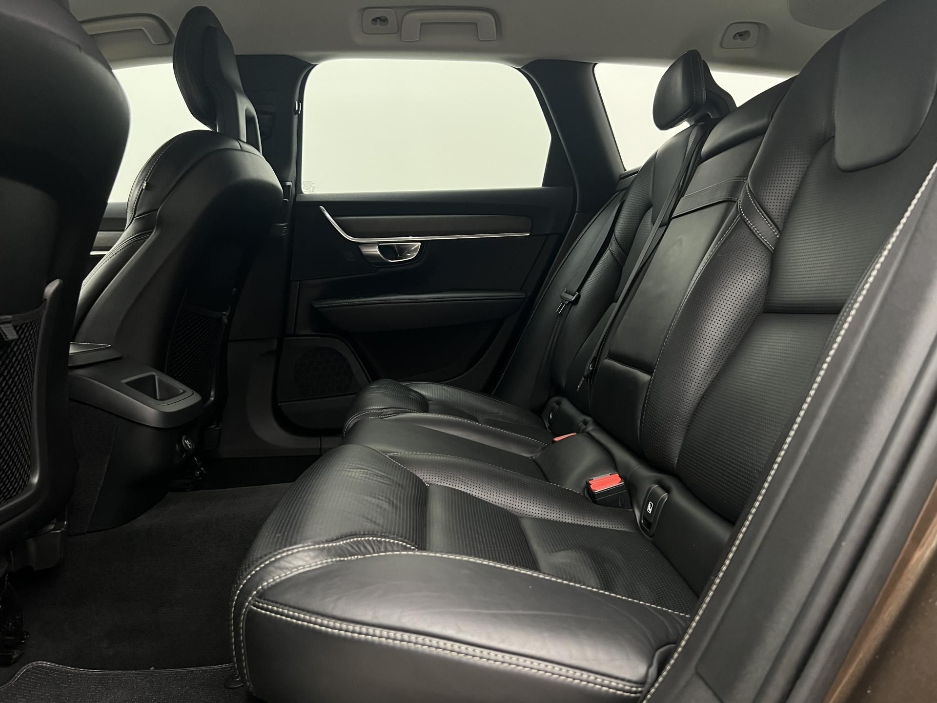 Volvo V90, CC D5 AWD PRO CZ 1. maj. - fotka 6