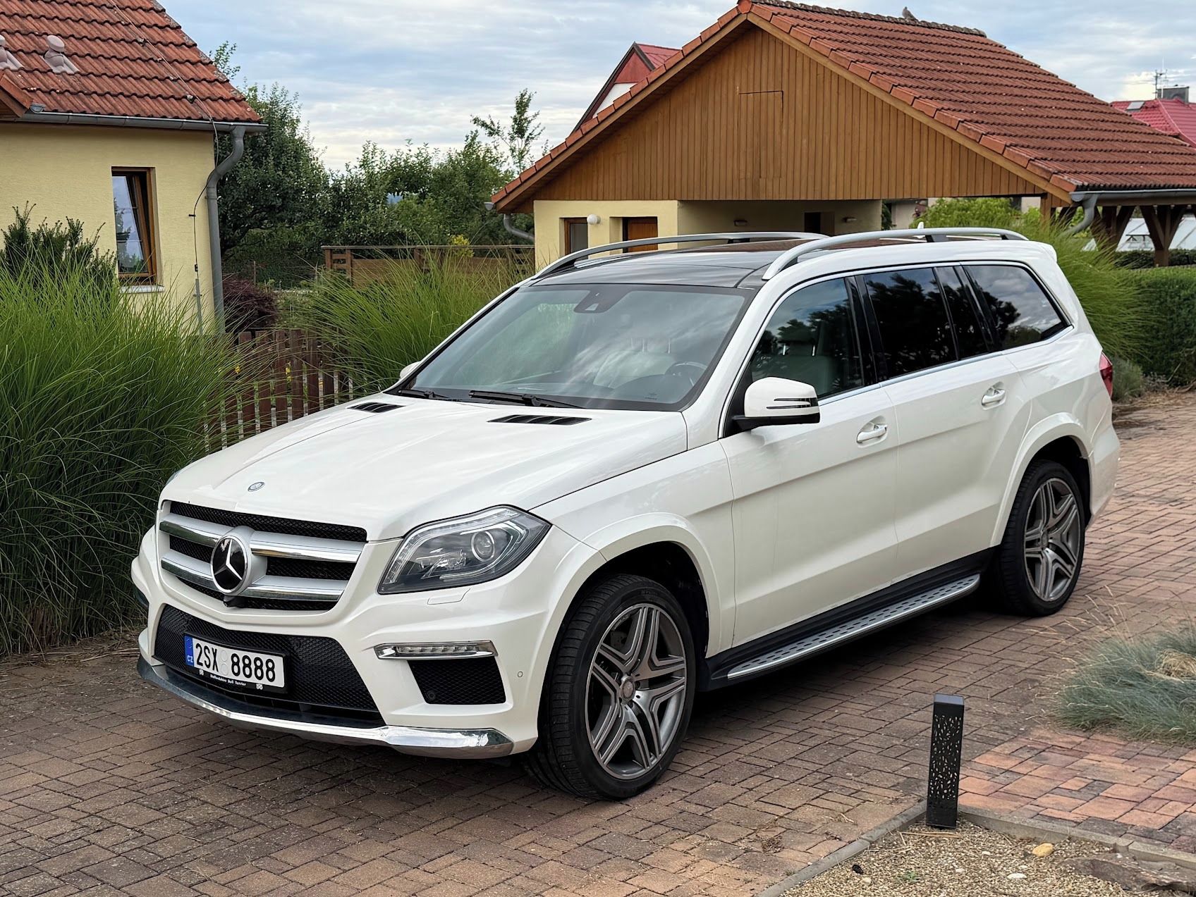 Mercedes-Benz GL, 350 7-MÍST AIR OFFR 360 HK ČR - fotka 2