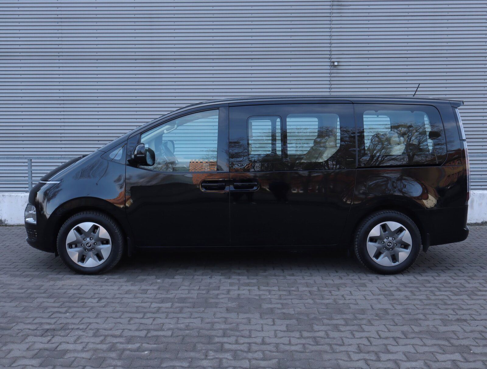 Hyundai Staria, 1.6 T-GDI HEV, Klima, ČR, 1Maj - fotka 3