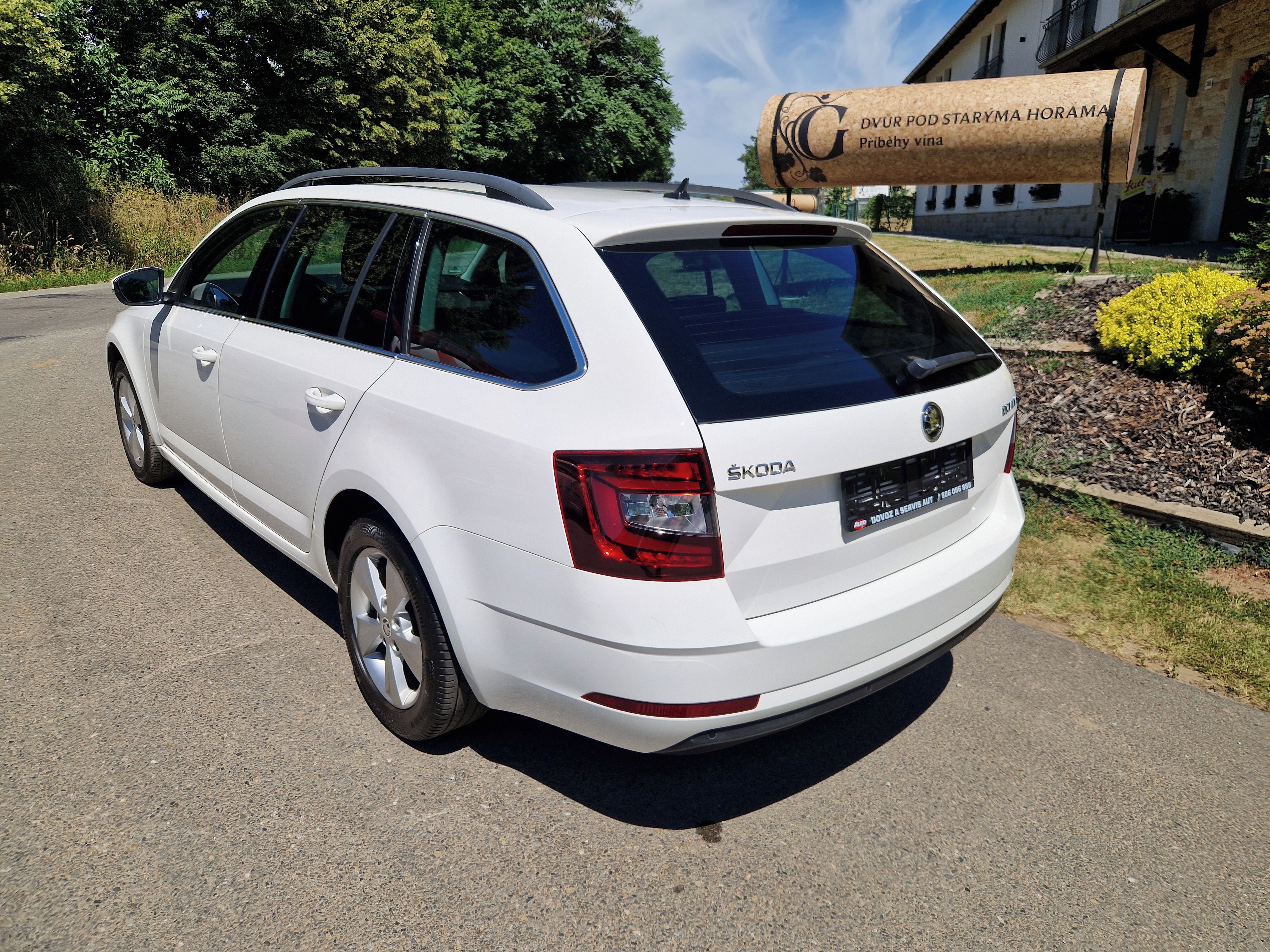 Škoda Octavia, 3 1,5 TSI 110KW,vyhř.sed, navi - fotka 5