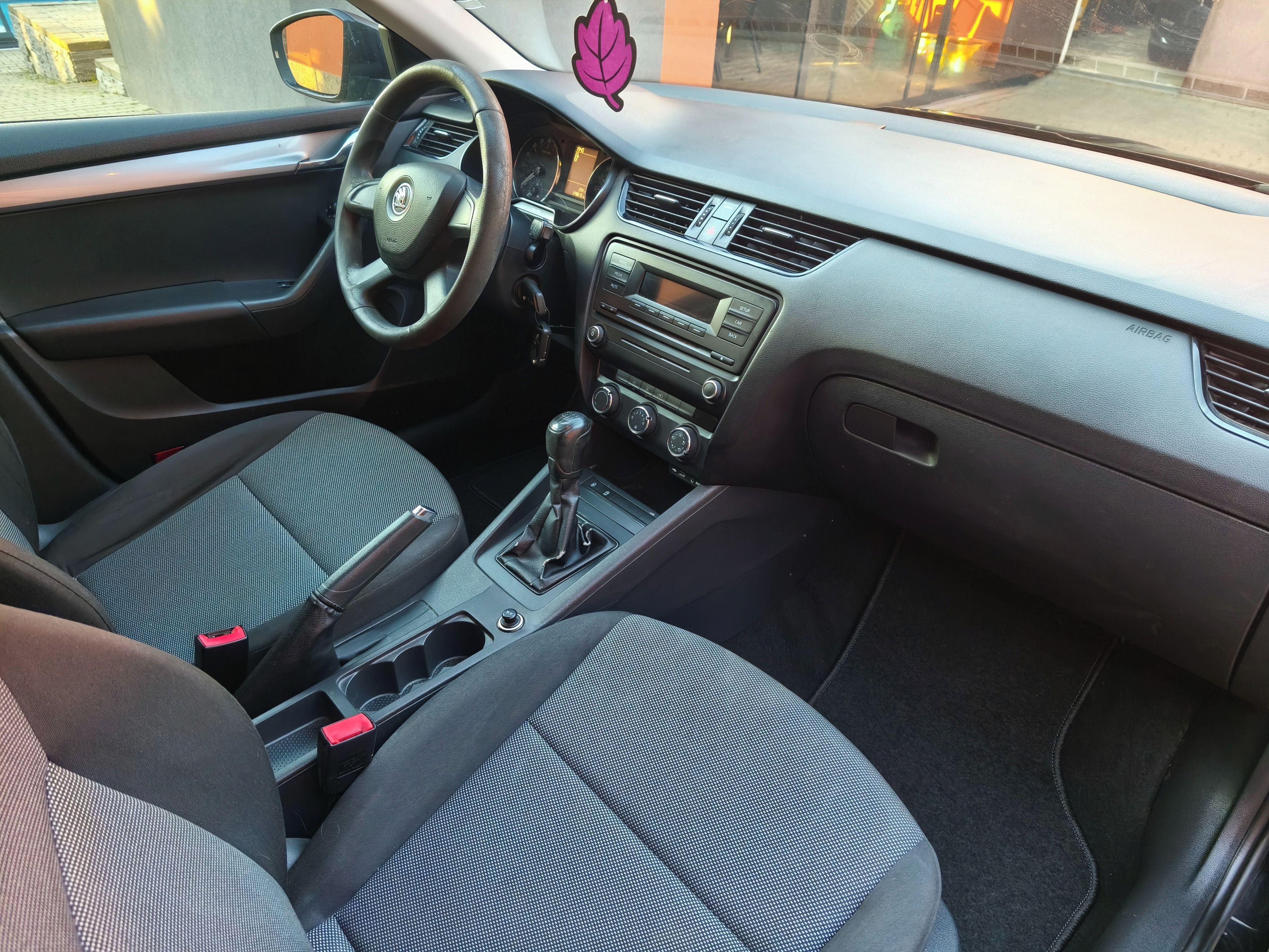 Škoda Octavia, 1.6tdi 77kw, r.v.2014 - fotka 5