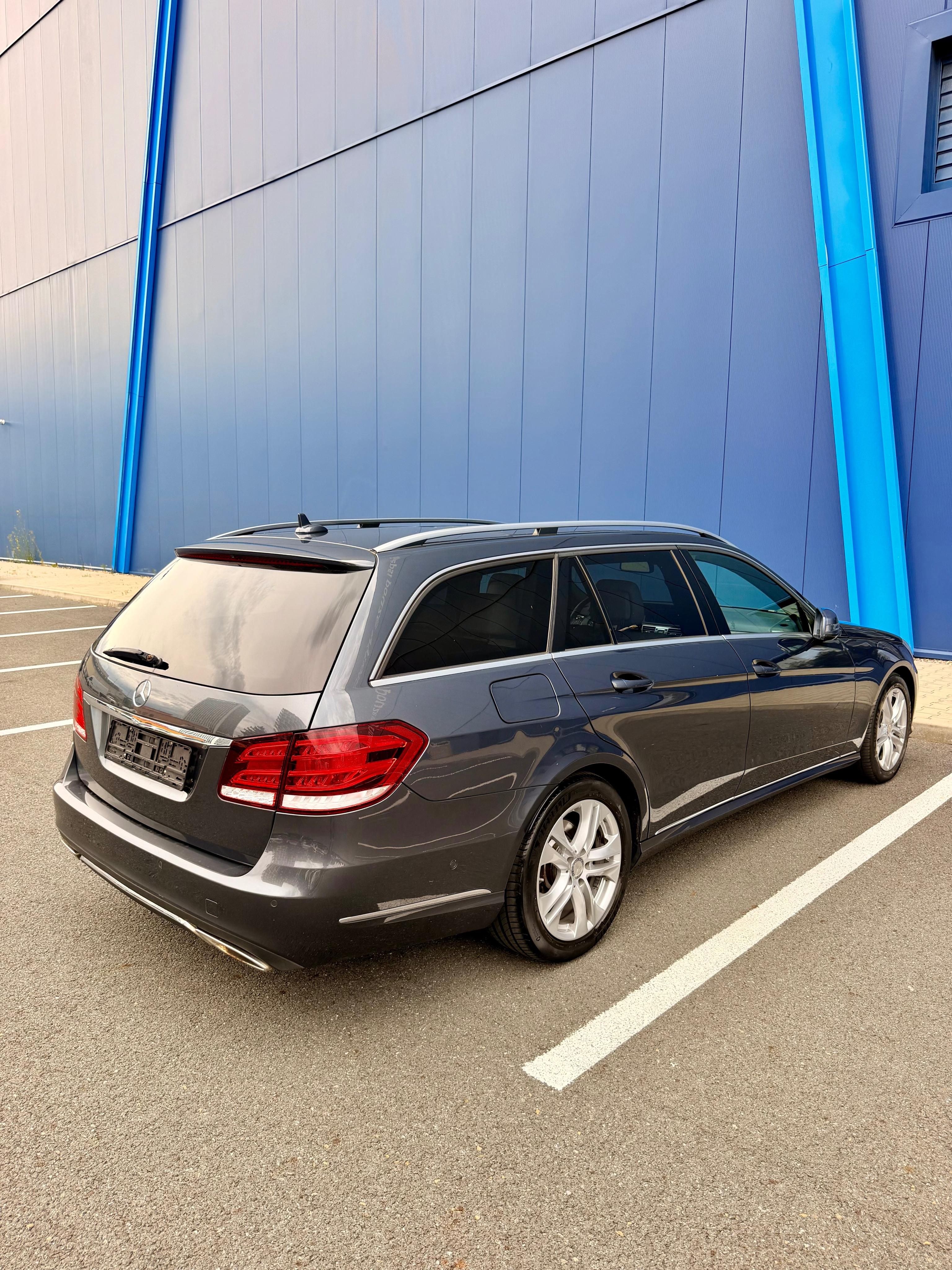 Mercedes-Benz Třídy E, E400/245Kw, 4Matic, Avantgarde - fotka 4