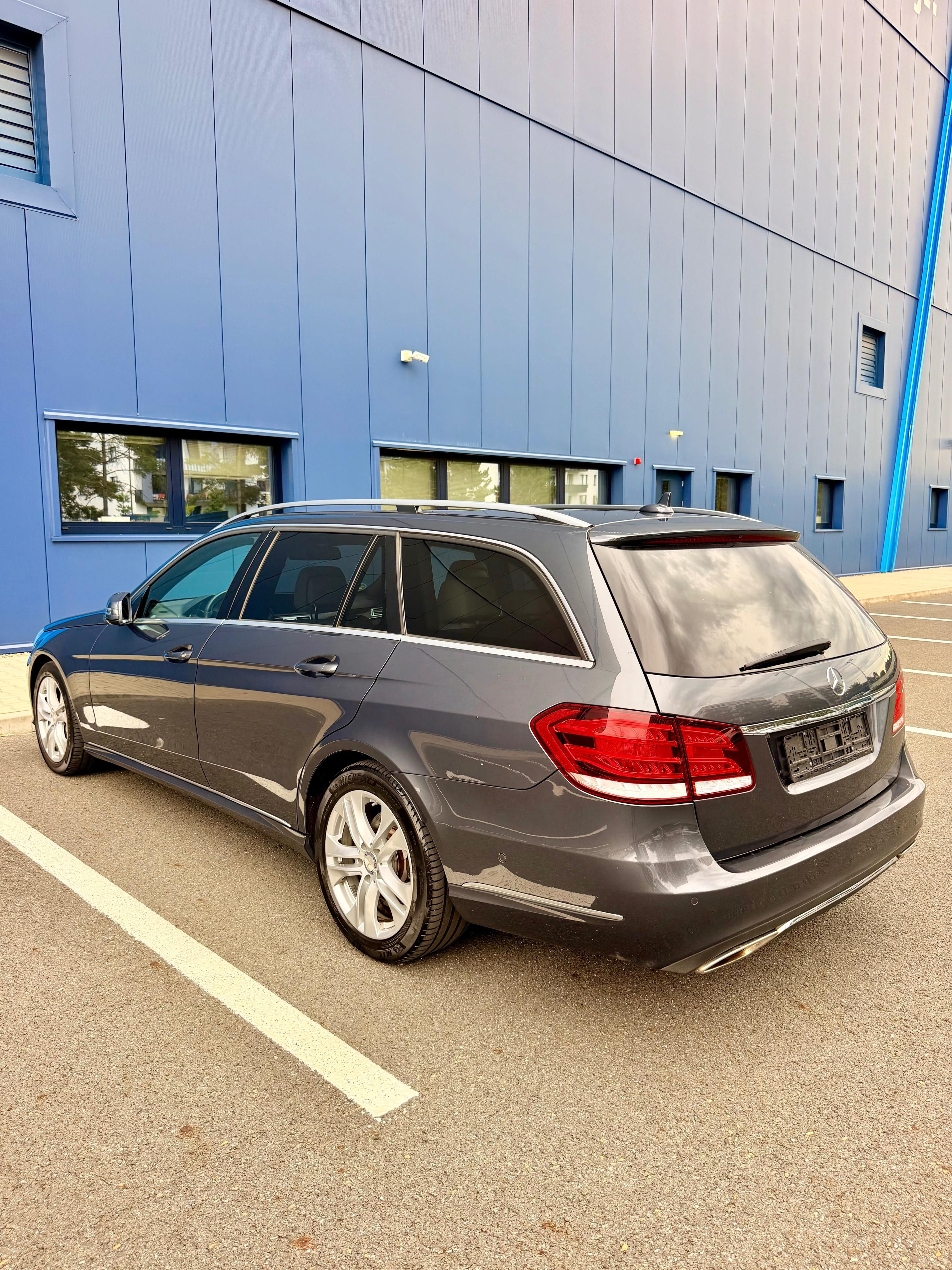 Mercedes-Benz Třídy E, E400/245Kw, 4Matic, Avantgarde - fotka 3