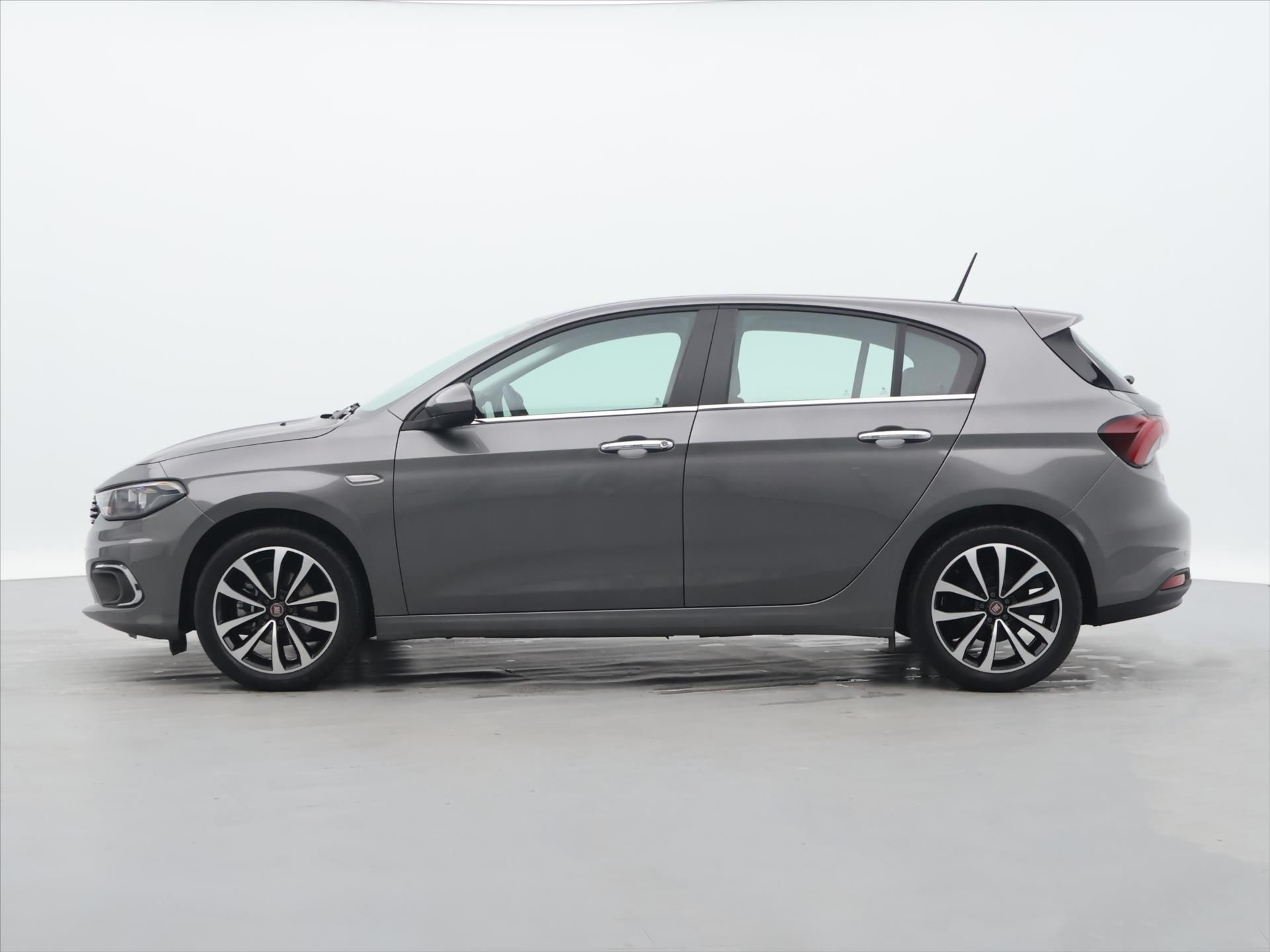 Fiat Tipo, 1,4 16V 70kW CZ Street 4800km - fotka 4