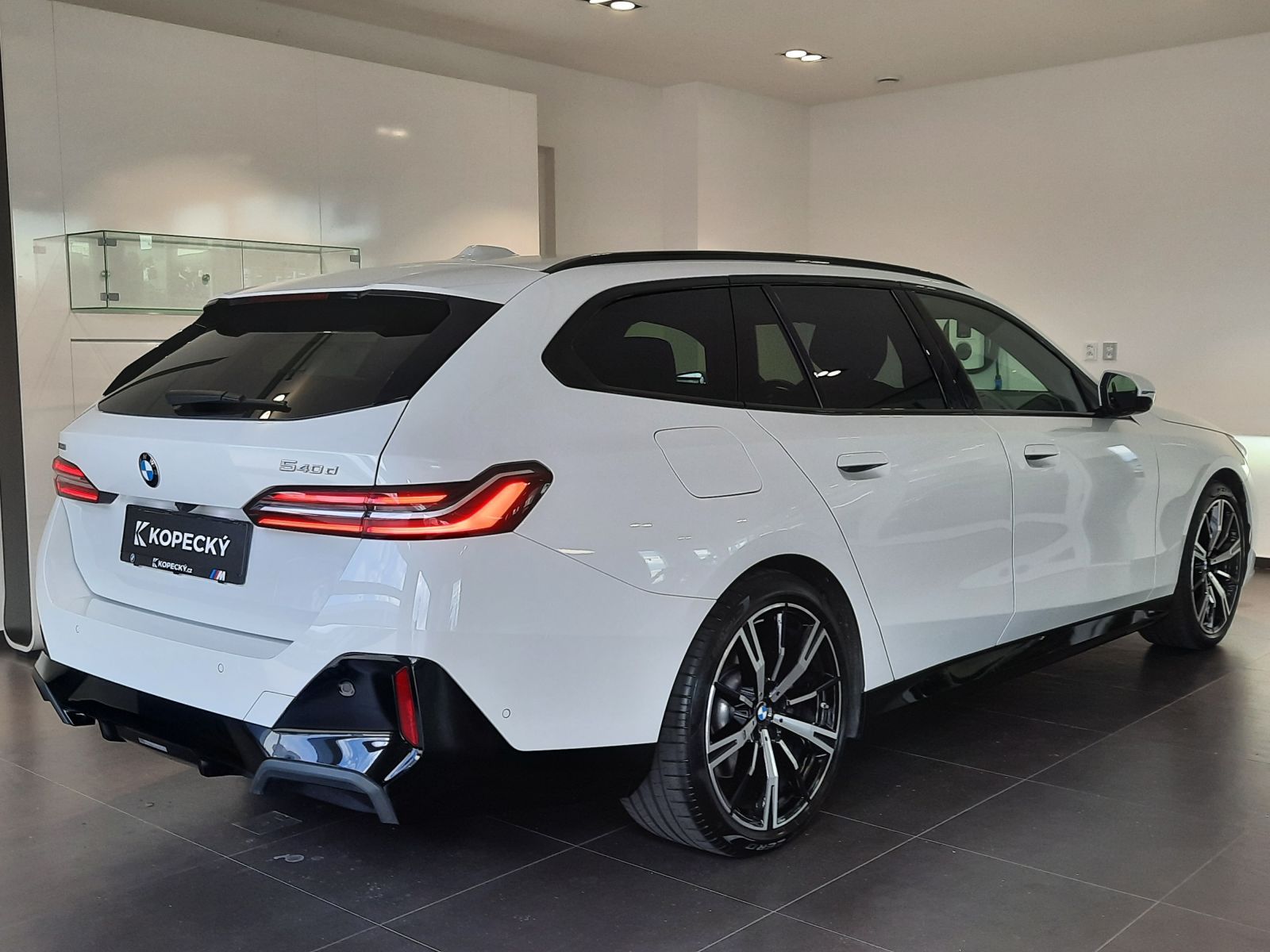 BMW Řada 5, 540d xDrive Touring M Sport - fotka 6