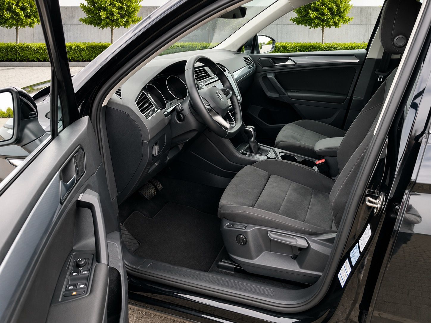 Volkswagen Tiguan, 2.0TDi 4x4 DSG ČR 1maj 50000km - fotka 5