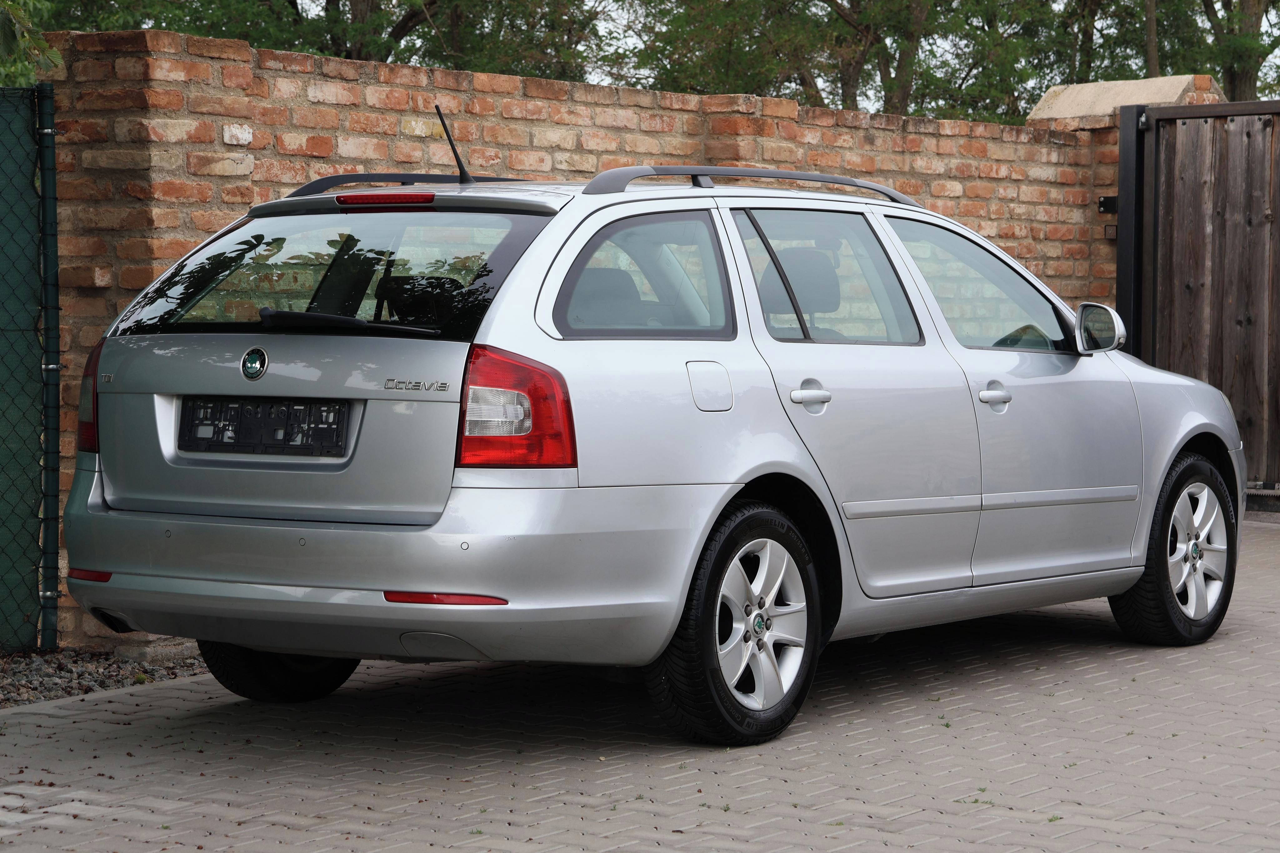 Škoda Octavia, 1.6TDI 77kW Servis Škoda 1Maji - fotka 4