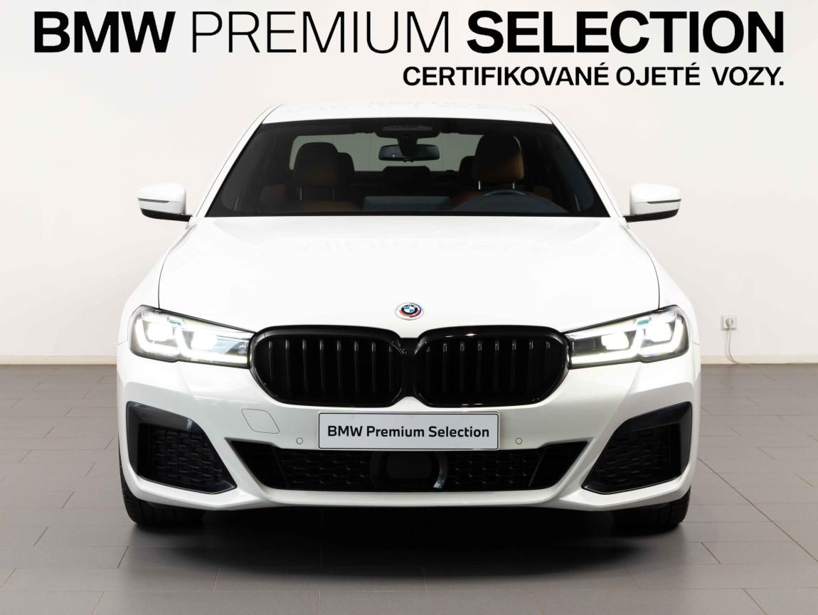 BMW Řada 5, 545e xDrive Sedan - fotka 3