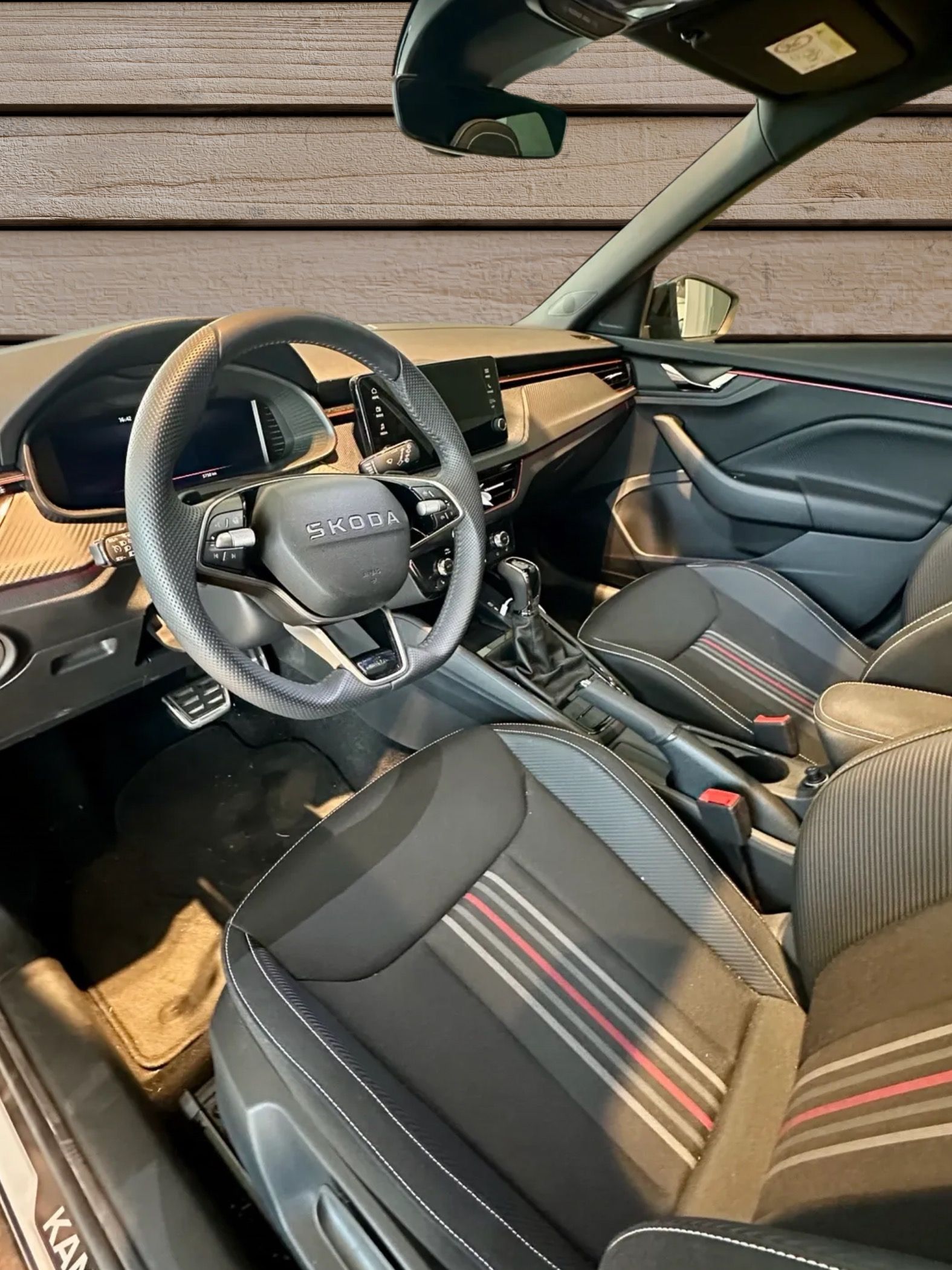 Škoda Kamiq, 1,5TSi DSG Monte Carlo / PANO - fotka 6