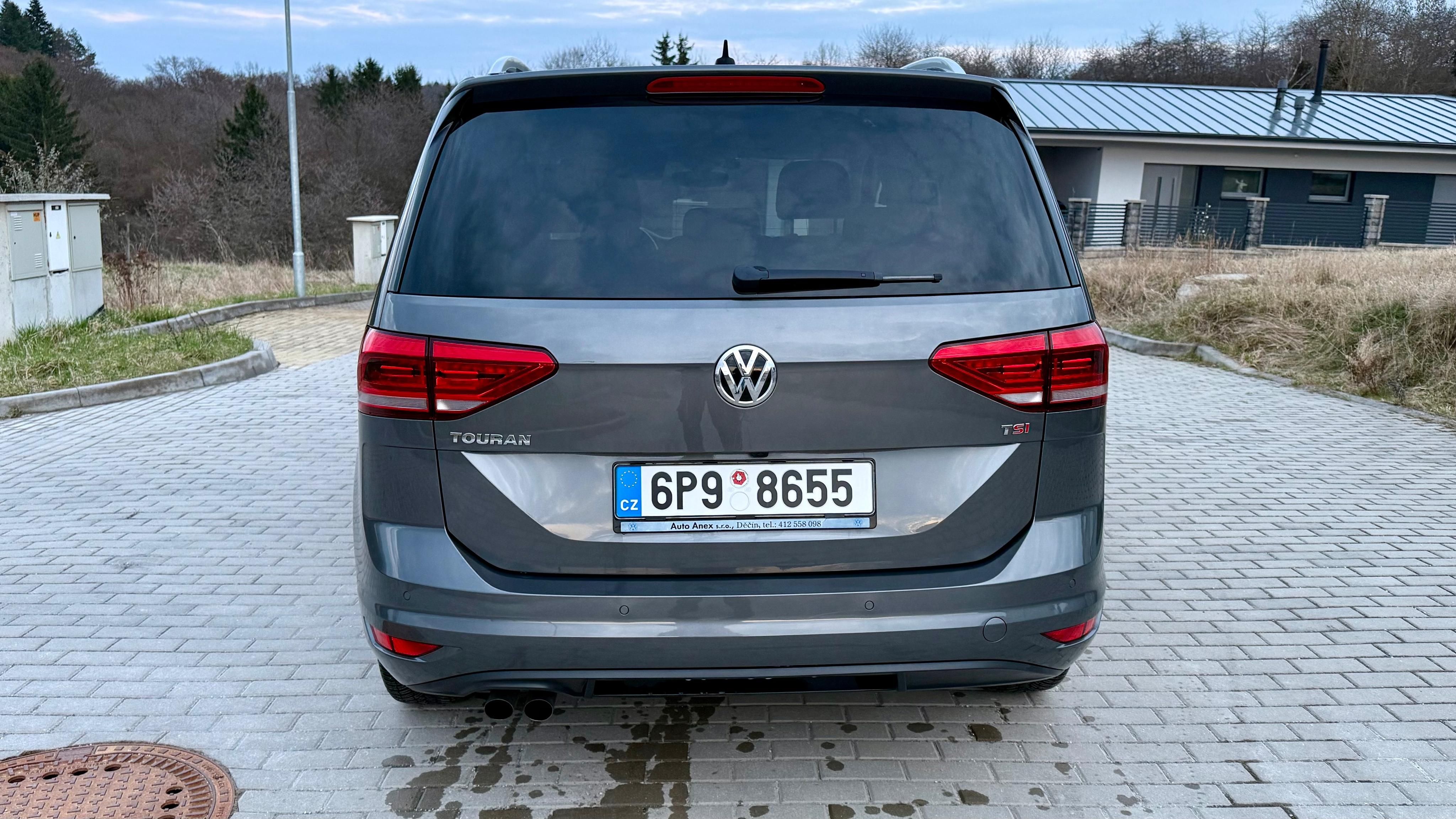 Volkswagen Touran, 1.4 TSI 7 míst Highline Pano - fotka 4