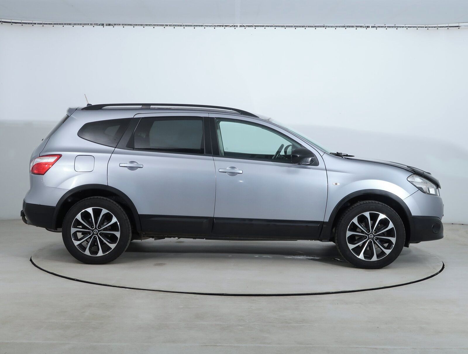 Nissan Qashqai, 1.6 i, 7 míst, ČR,1.maj - fotka 6