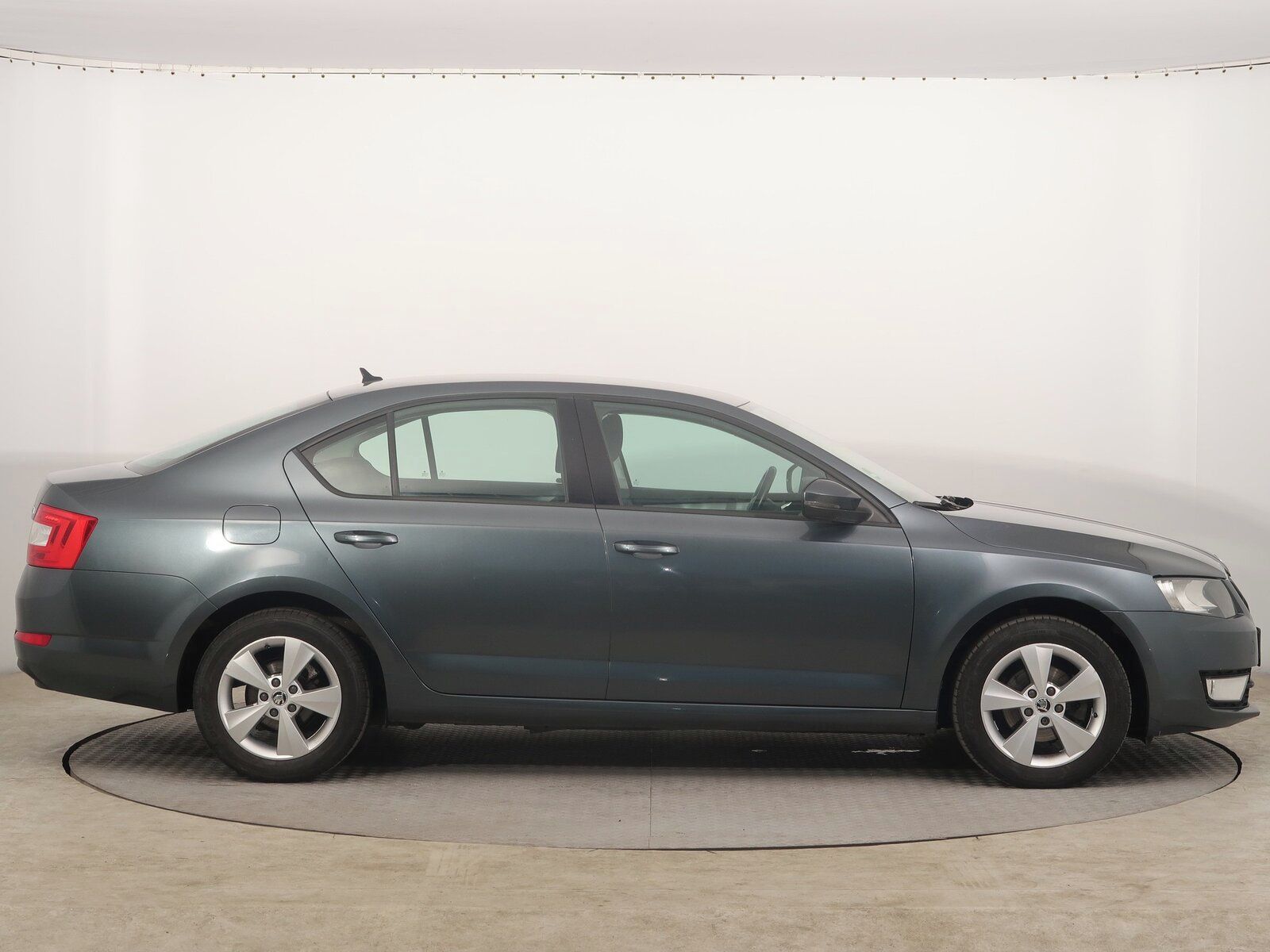 Škoda Octavia, 1.6 TDI, Automat, Navi - fotka 6