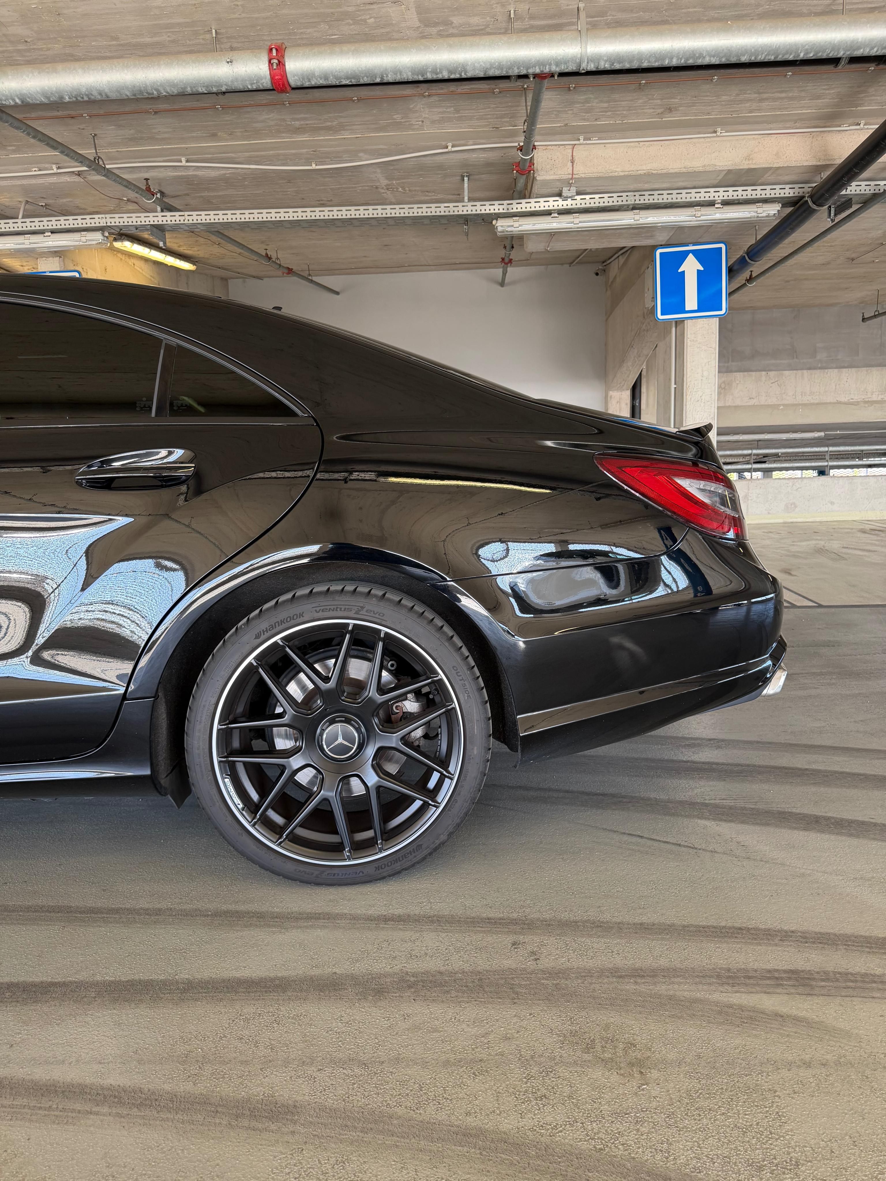 Mercedes-Benz CLS, Mercedes CLS 550 V8 Biturbo - fotka 3