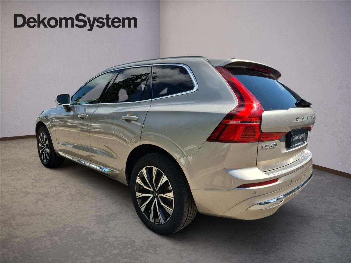 Volvo XC60, 2,0 B4 AWD diesel Plus Bright - fotka 4
