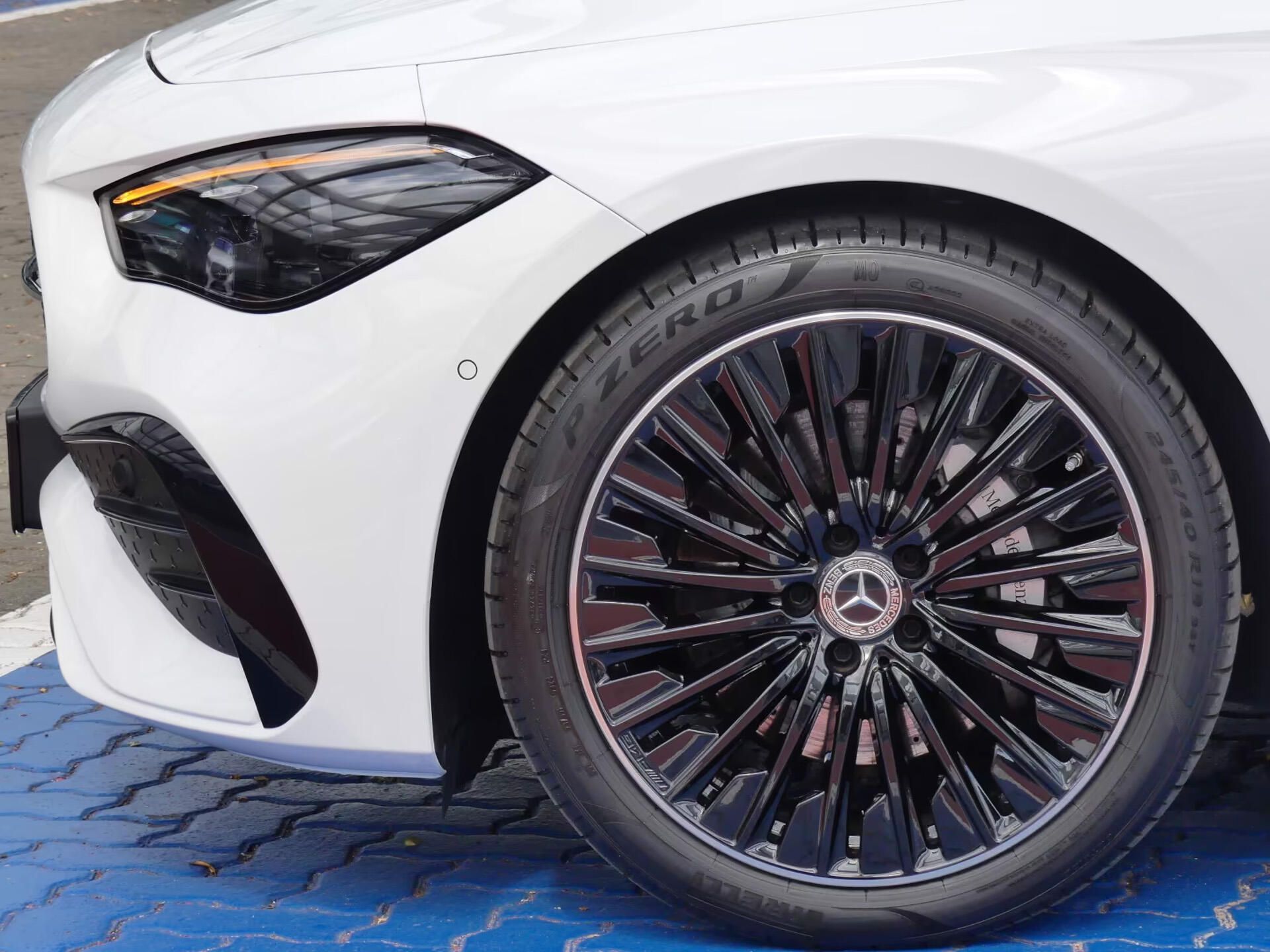Mercedes-Benz CLE, 300 4M AMG Pano NezTop DIGI.Li - fotka 6