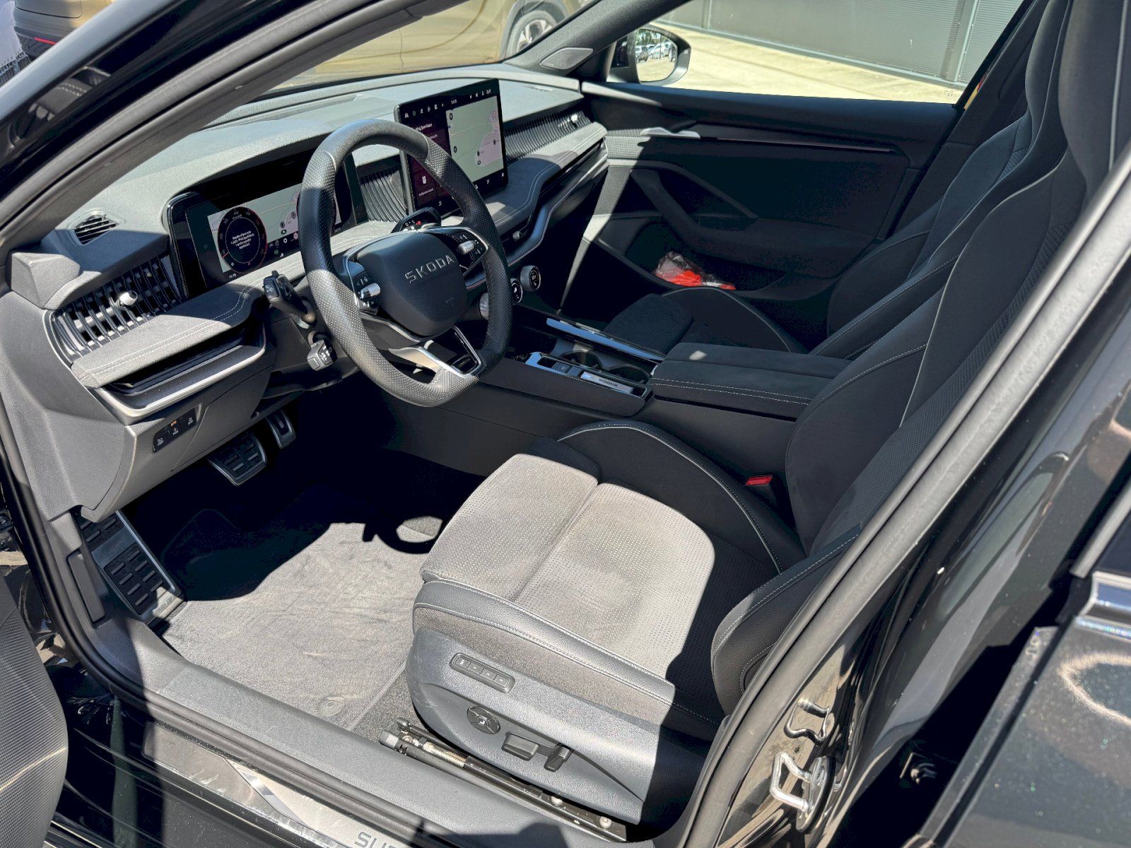 Škoda Superb, Combi DSG 2.0 TDI 142 kW 4x4 S - fotka 6