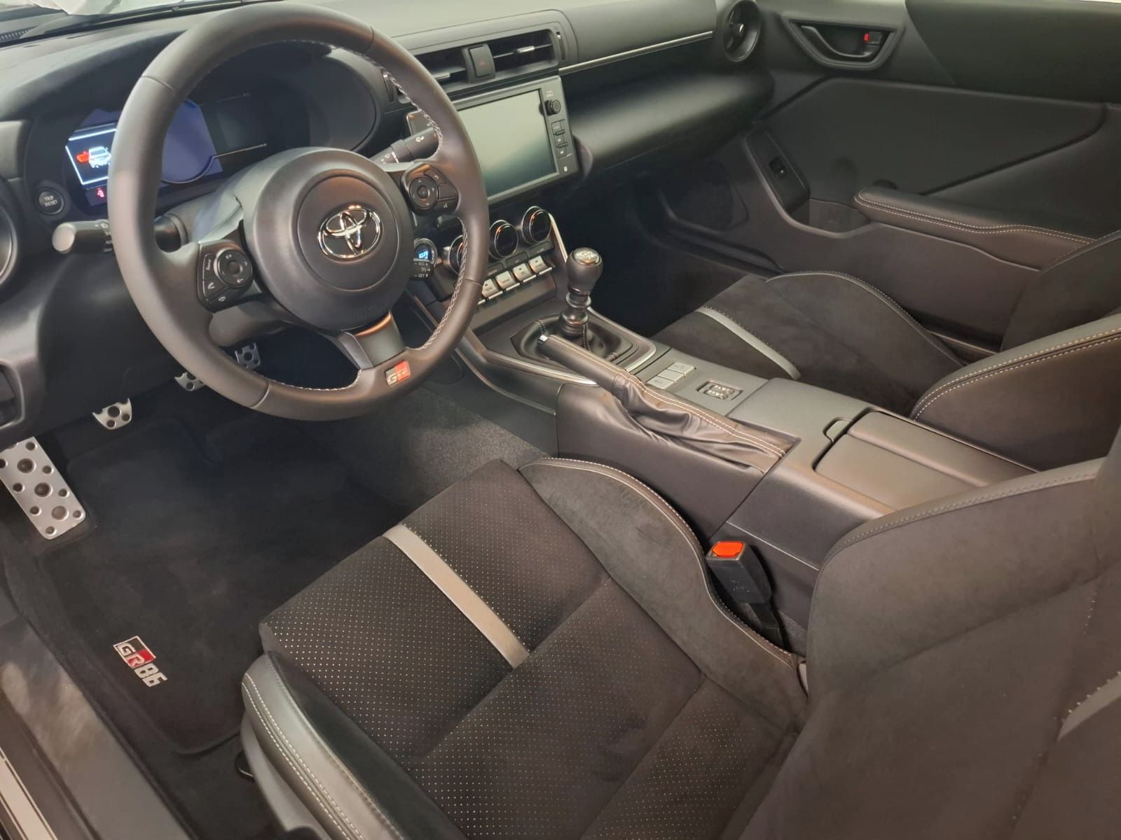 Toyota GR86, 2,4 Boxer o výkonu 172 kW - fotka 4