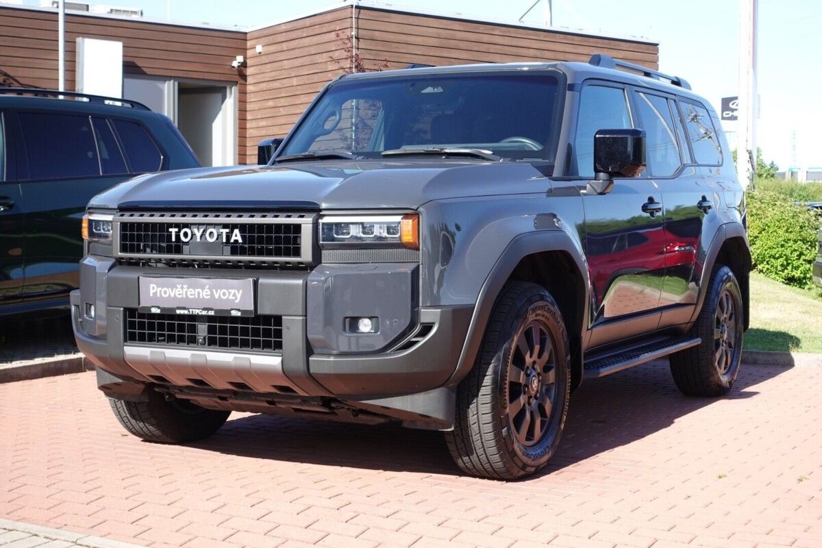 Toyota Land Cruiser, 2.8D4-D  8 AT Invincible