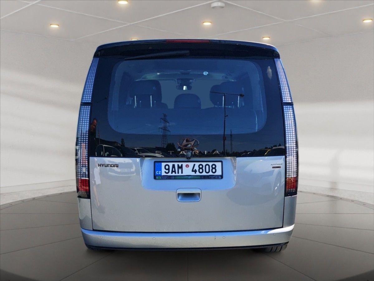 Hyundai Staria, 2,2 CRDi Luxury 4x4 AT - fotka 4