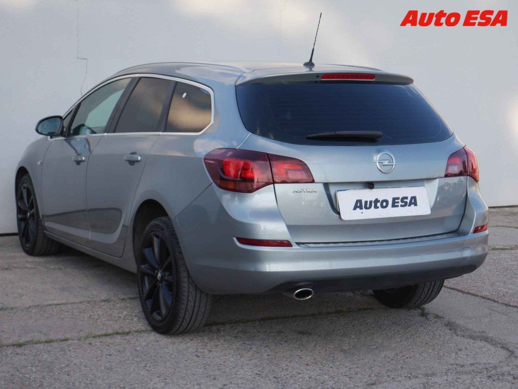 Opel Astra, 1.4 Turbo - fotka 4