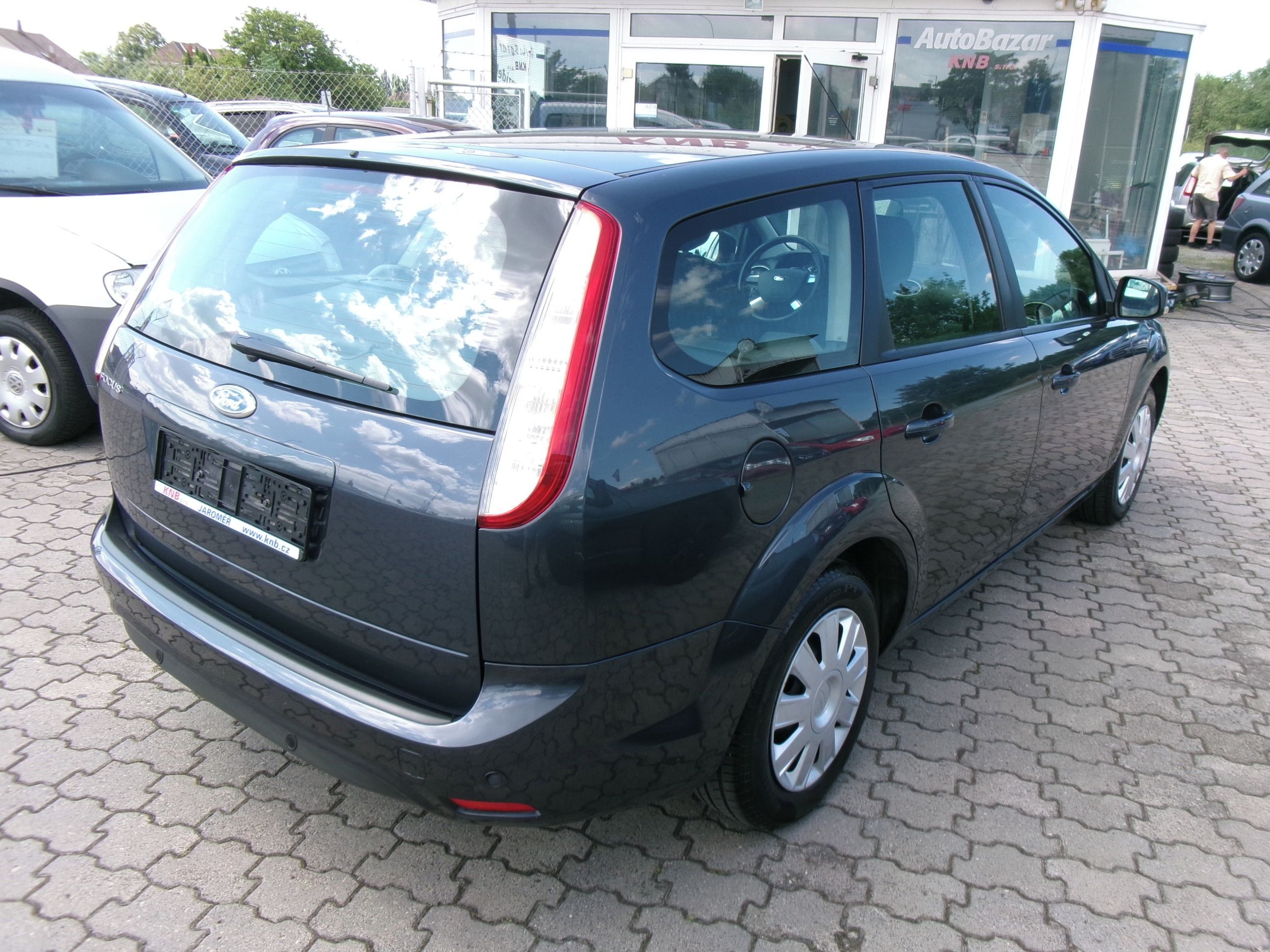 Ford Focus, 1.8I 1.MAJ.SERVISKA,2X KOLA - fotka 6