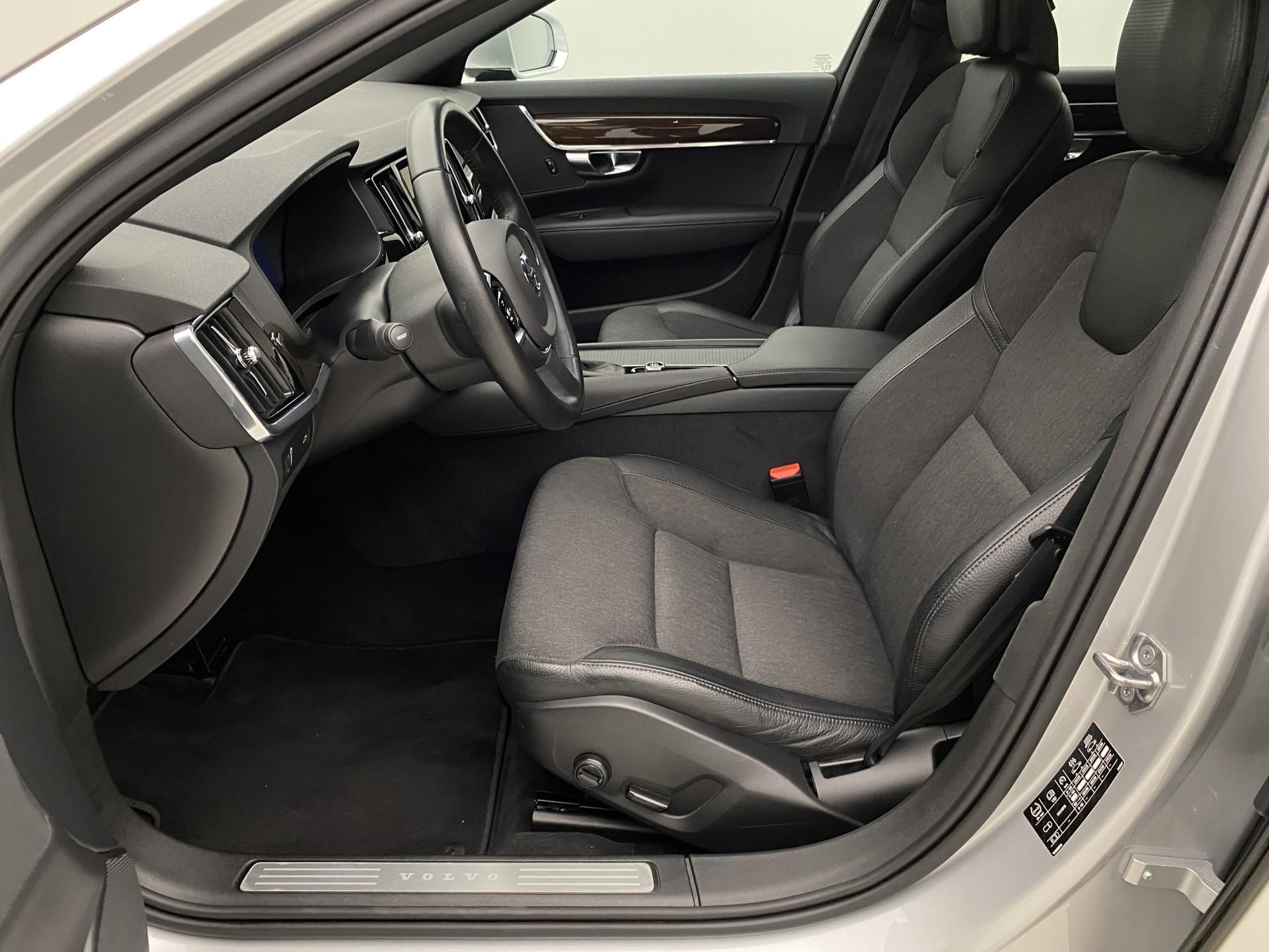 Volvo V90, D4 MOMENTUM AUT - fotka 3
