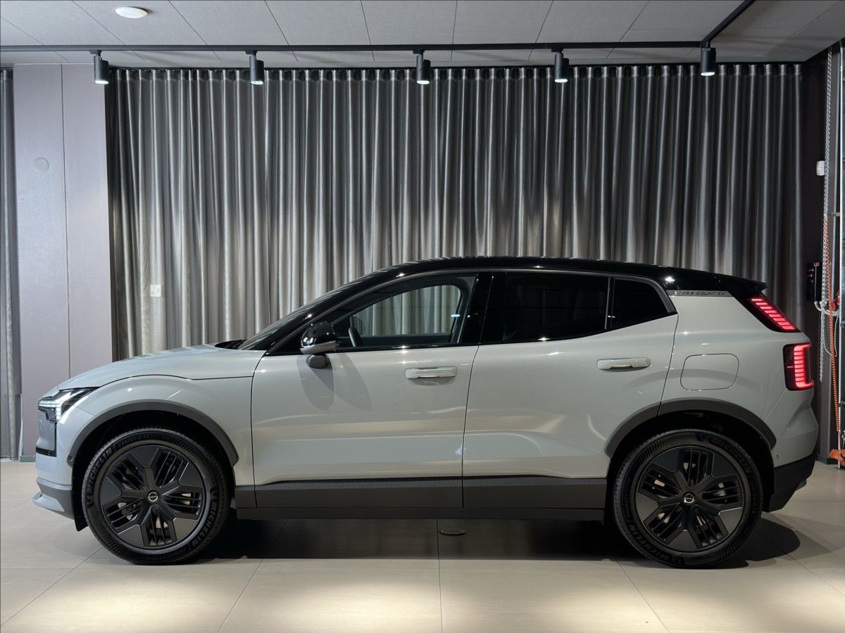 Volvo EX30, P8 AWD  Ultra Cross Country - fotka 2