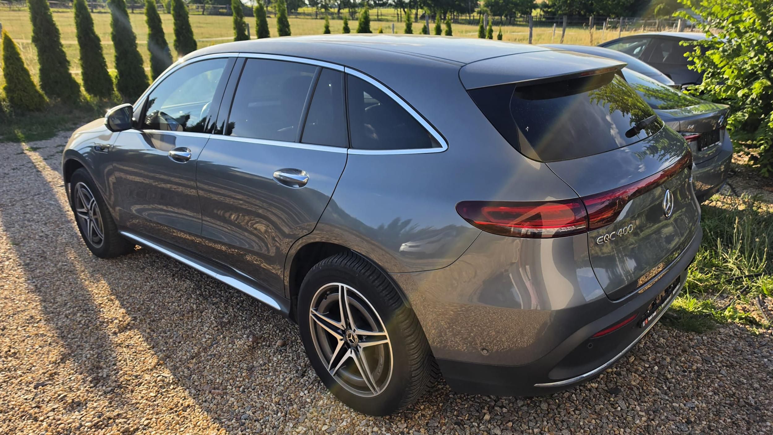 Mercedes-Benz EQC, 400 4Matic 85 kWh - fotka 2