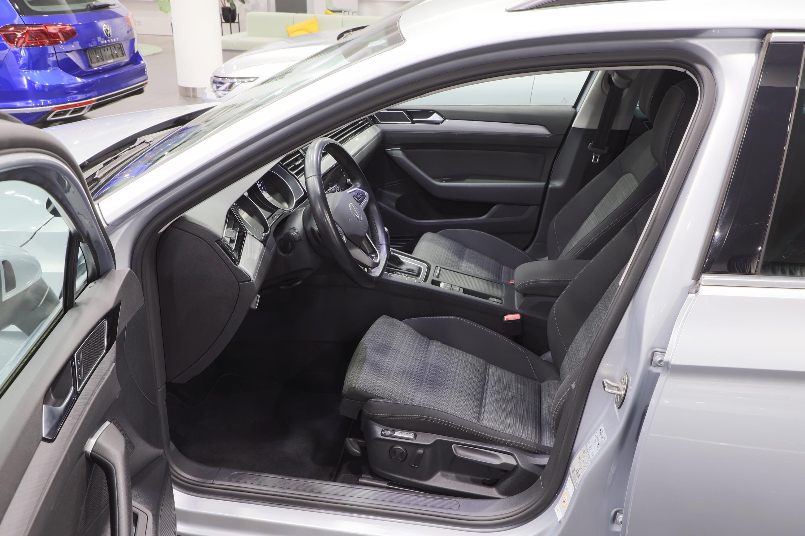 Volkswagen Passat Variant, 2.0 TDI 110kW DSG / Matrix - fotka 6