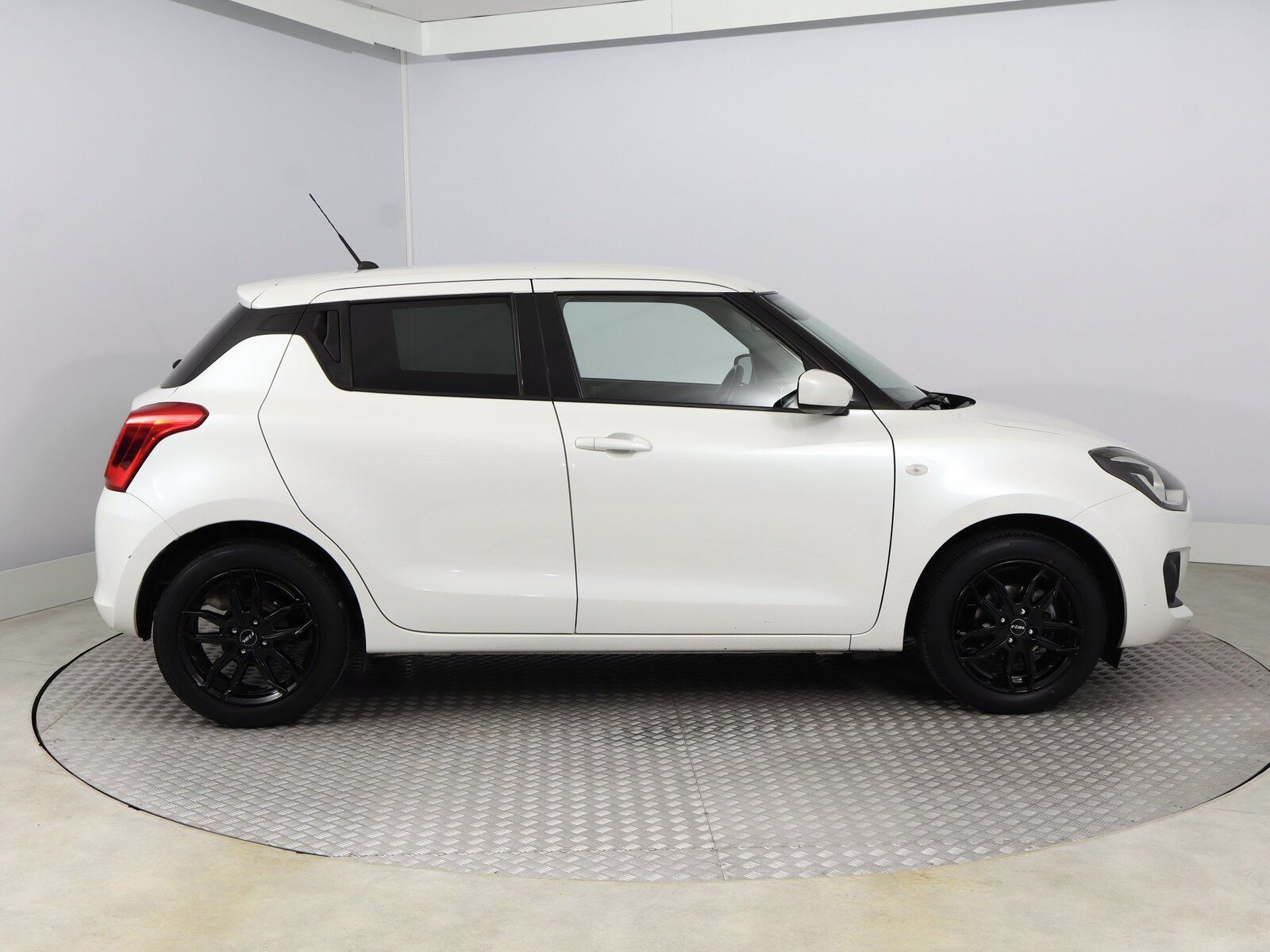 Suzuki Swift, 1.2, ČR,1.maj, Serv.kniha - fotka 6
