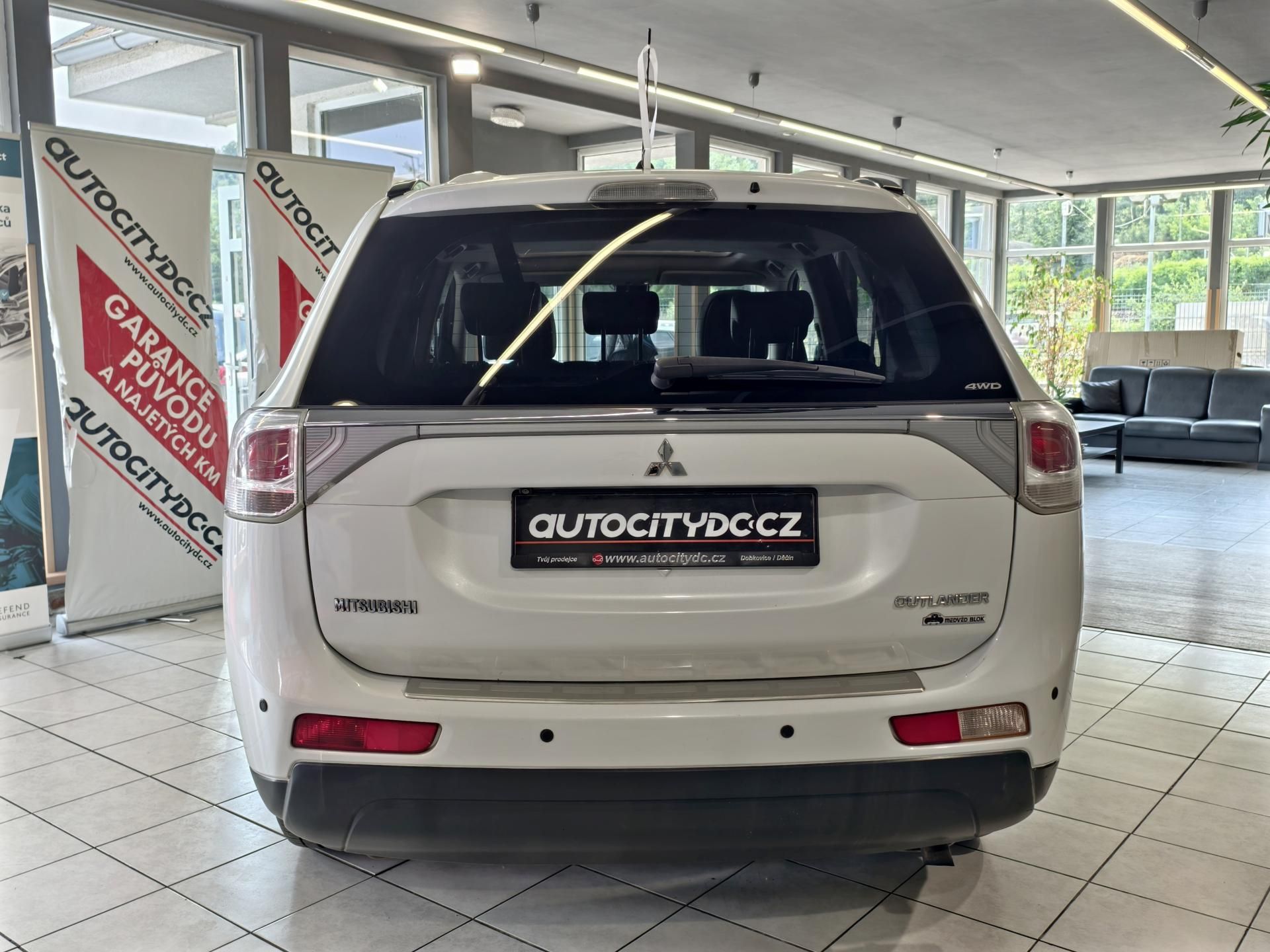 Mitsubishi Outlander, 2.2 DI-D 110kW A/T, 7MÍST, 4x4 - fotka 6