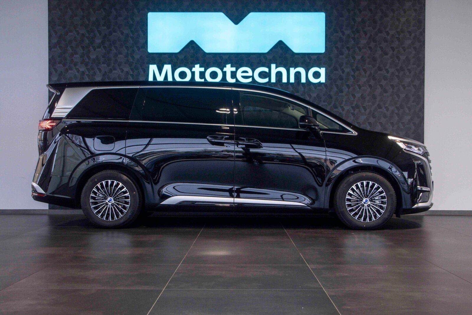 Denza D9, DM-i 40kWh PHEV AWD, Nové - fotka 6