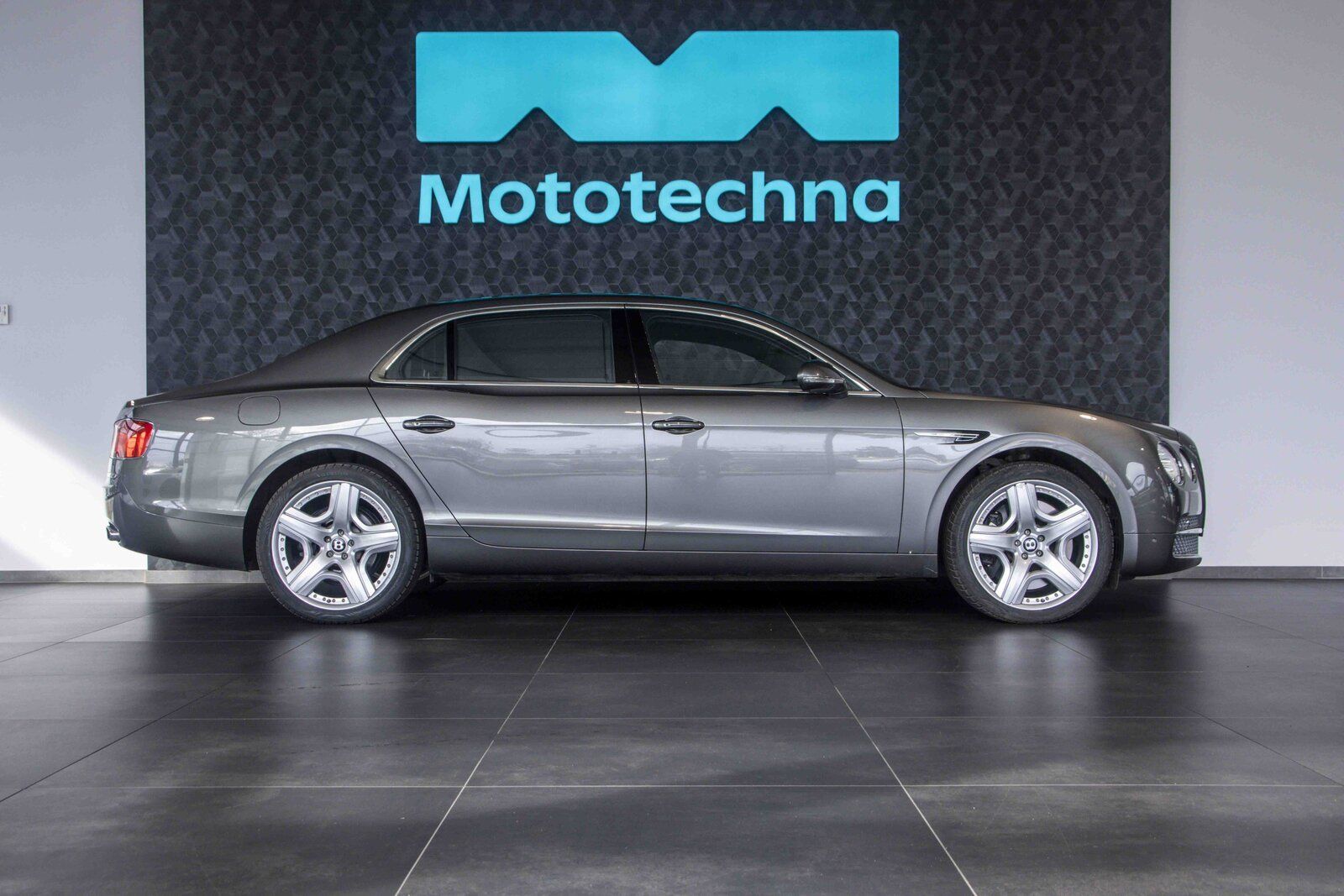 Bentley Continental Flying Spur, W12, Vzduch, Pano, Paměť - fotka 6