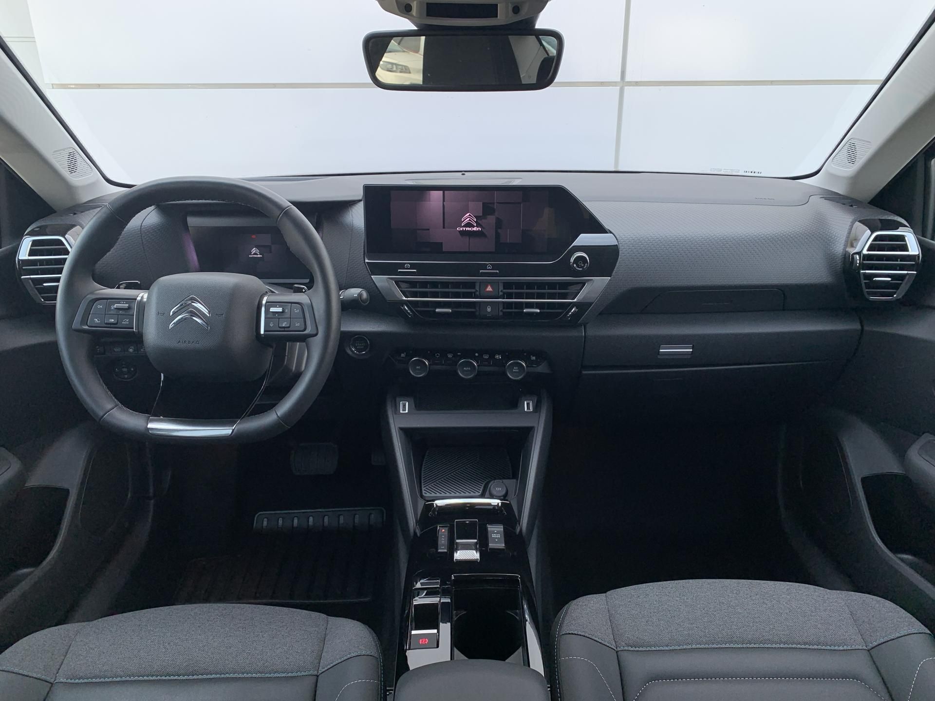 Citroën C4 X, C4 X SHINE 1.2 PureTech 96kW - fotka 2