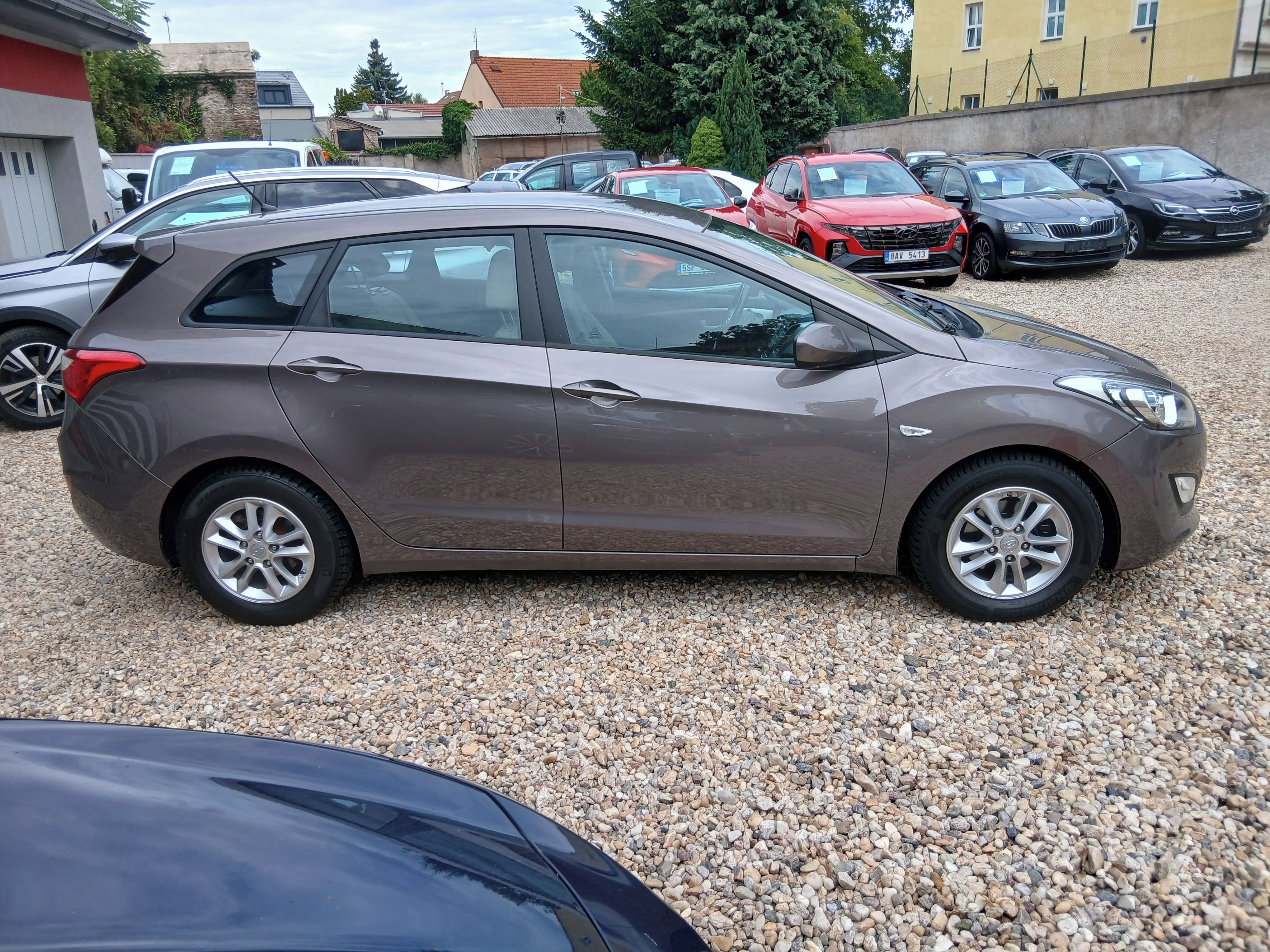 Hyundai i30, 1.6 MPi 88KW Nové v ČR, Kombi - fotka 4