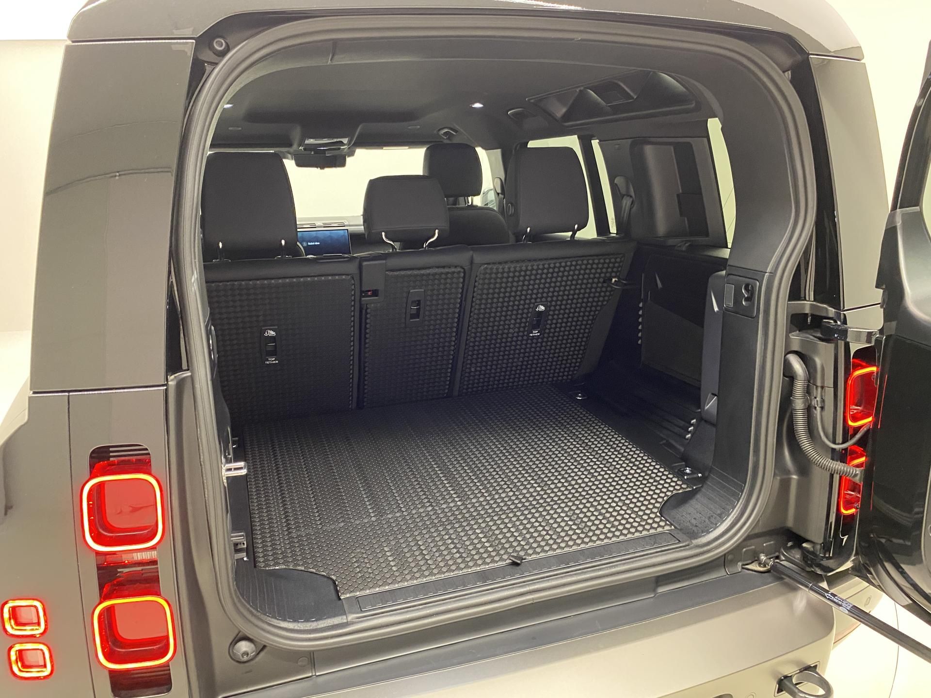Land Rover Defender, 110 D300 X-DYNAMIC SE AWD CZ - fotka 6