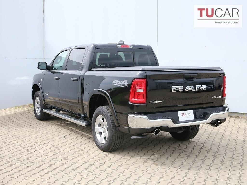 Dodge Ram, 1500 BigHorn 5.7 V8  HEMI 2026 - fotka 4